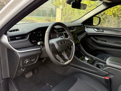 2025 Jeep Grand Cherokee GRAND CHEROKEE LAREDO 4X2