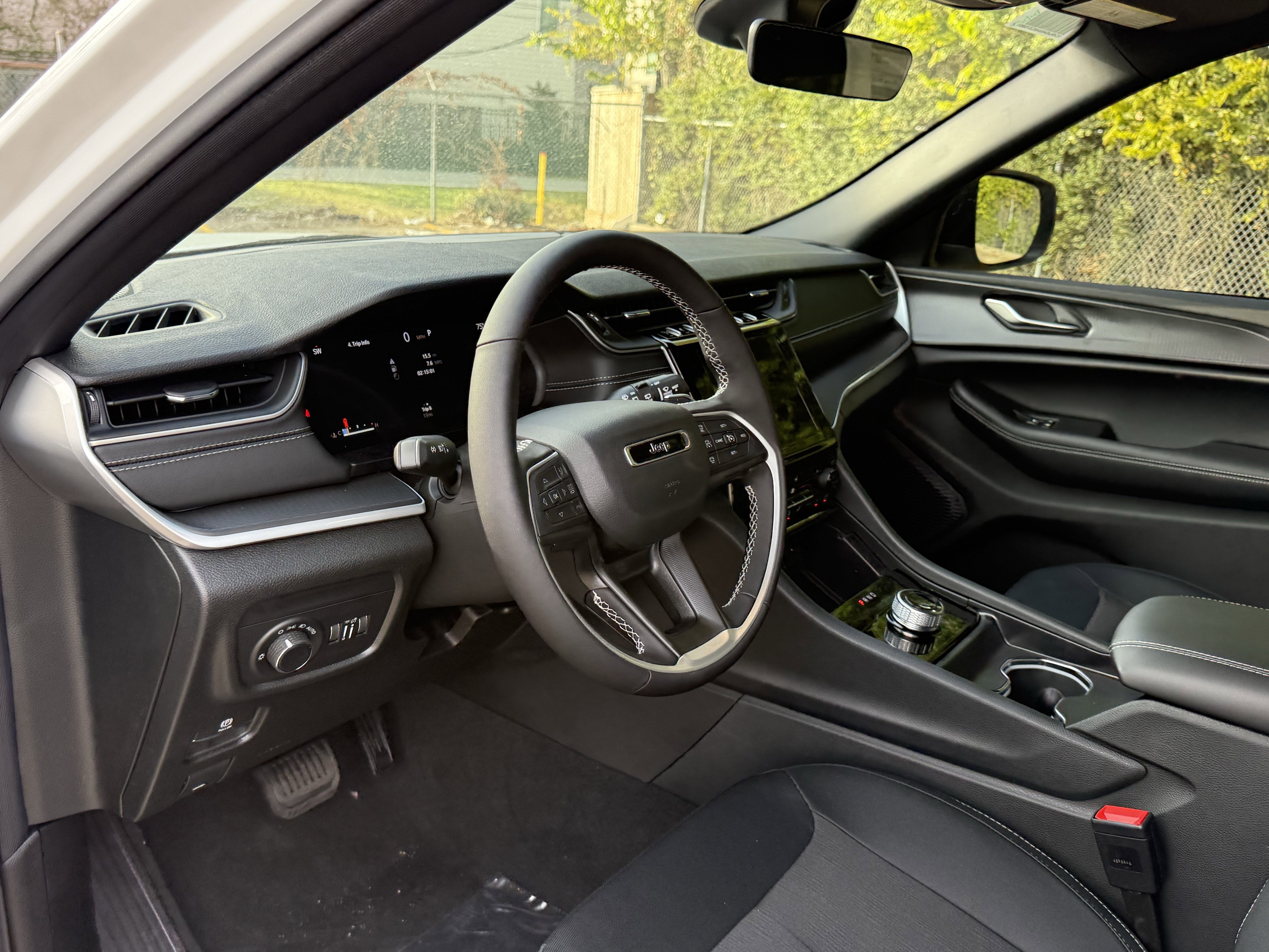 2025 Jeep Grand Cherokee GRAND CHEROKEE LAREDO 4X2