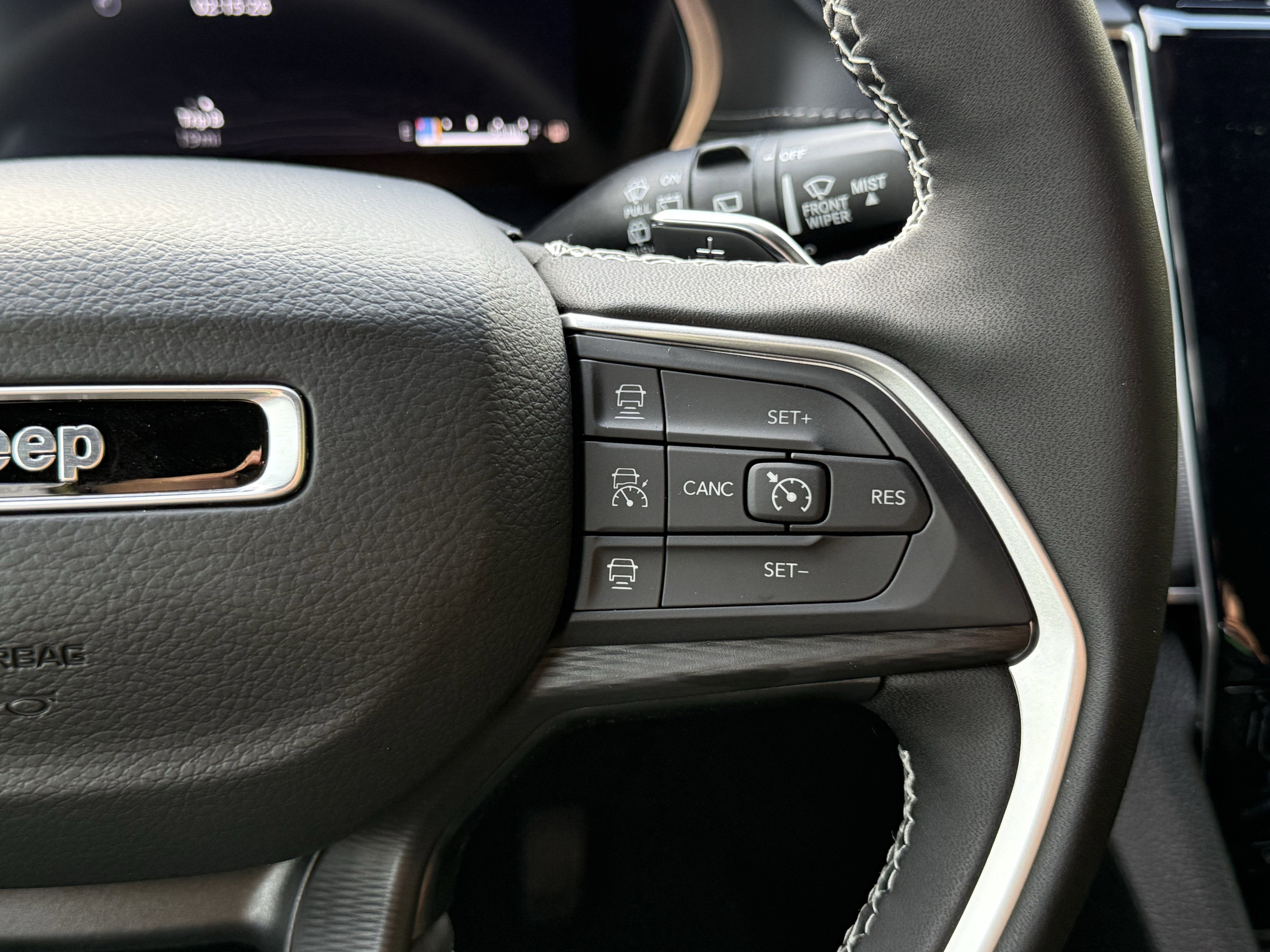 2025 Jeep Grand Cherokee GRAND CHEROKEE LAREDO 4X2