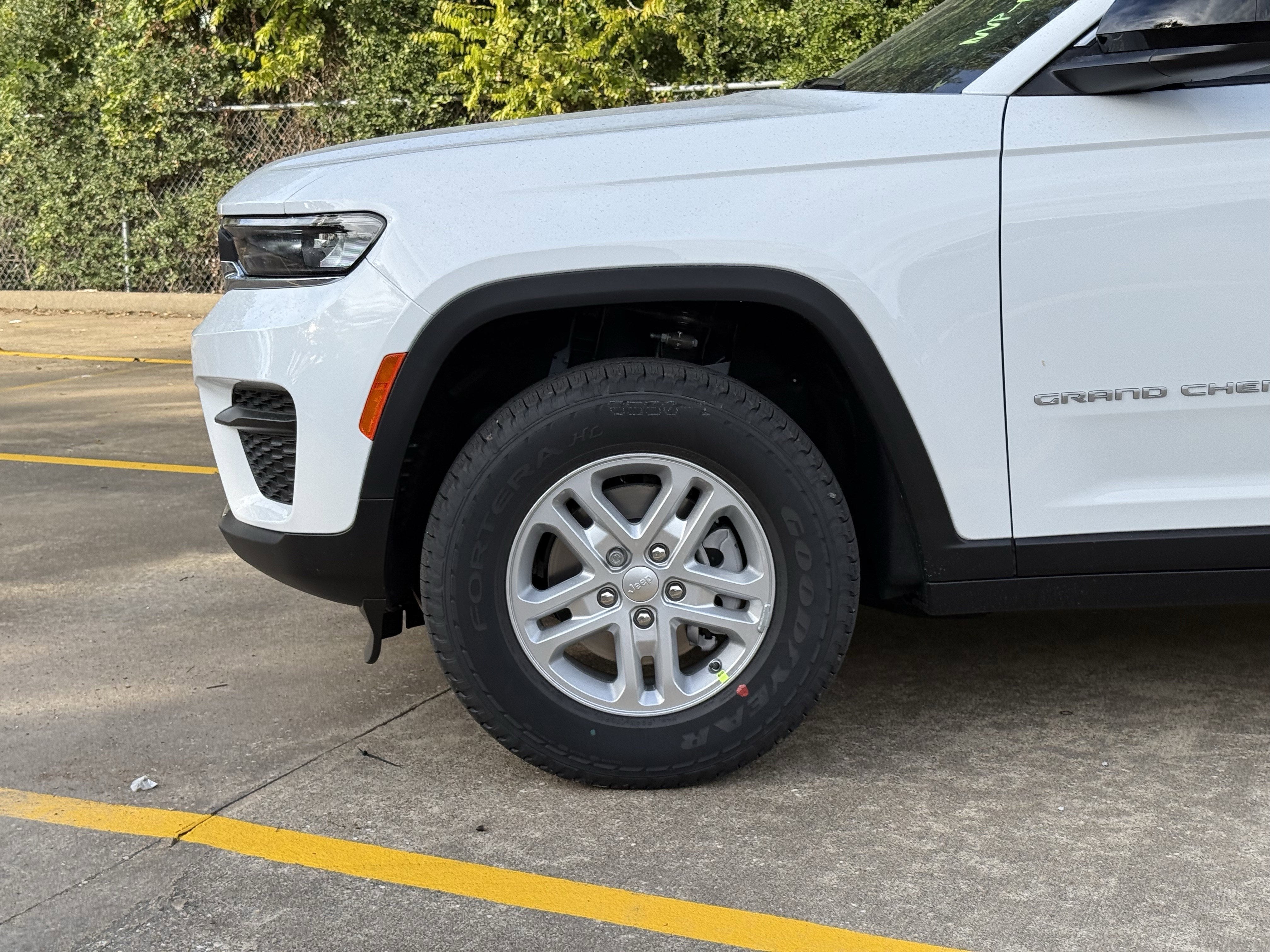 2025 Jeep Grand Cherokee GRAND CHEROKEE LAREDO 4X2