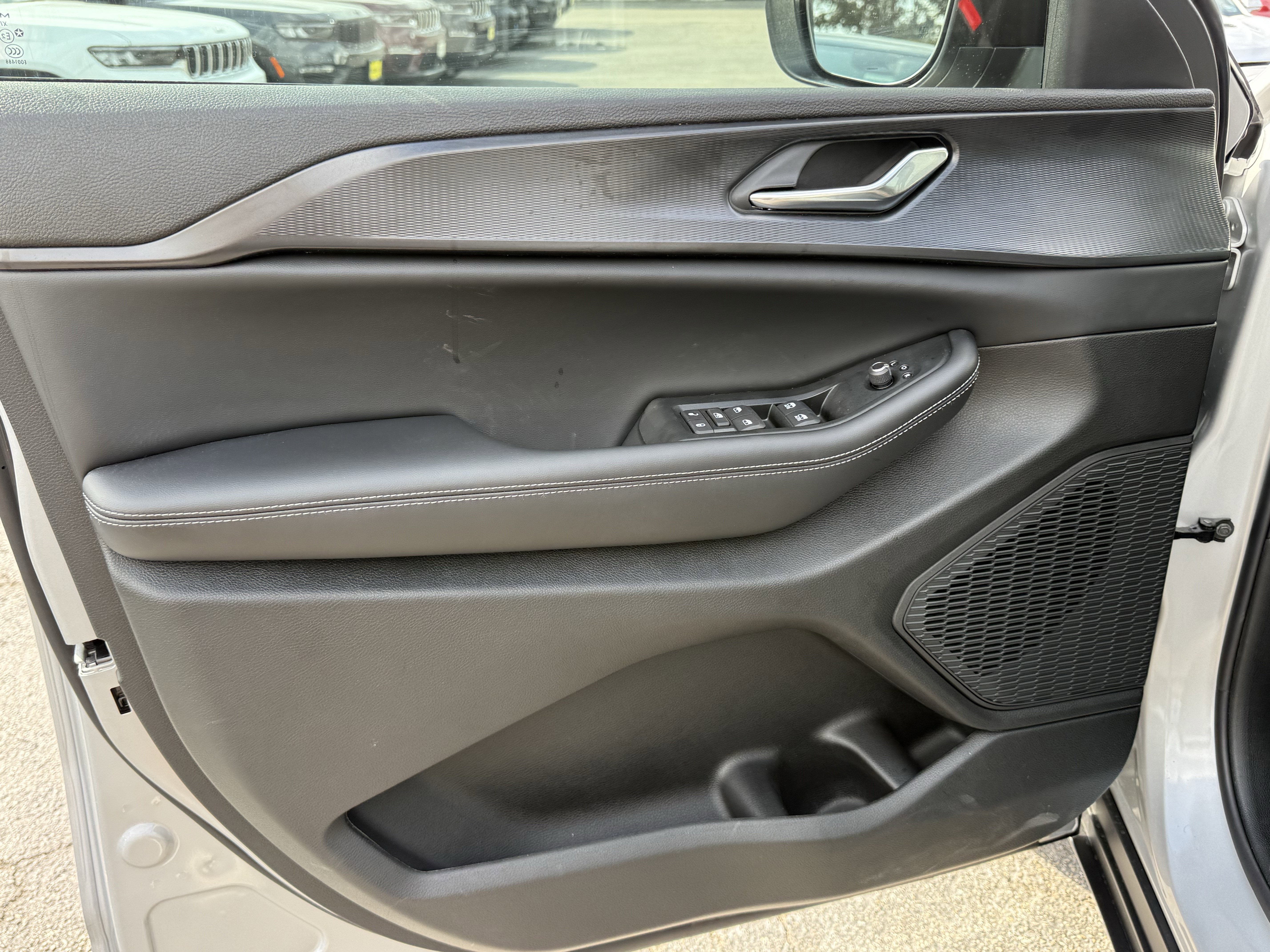 2025 Jeep Grand Cherokee GRAND CHEROKEE LAREDO X 4X2