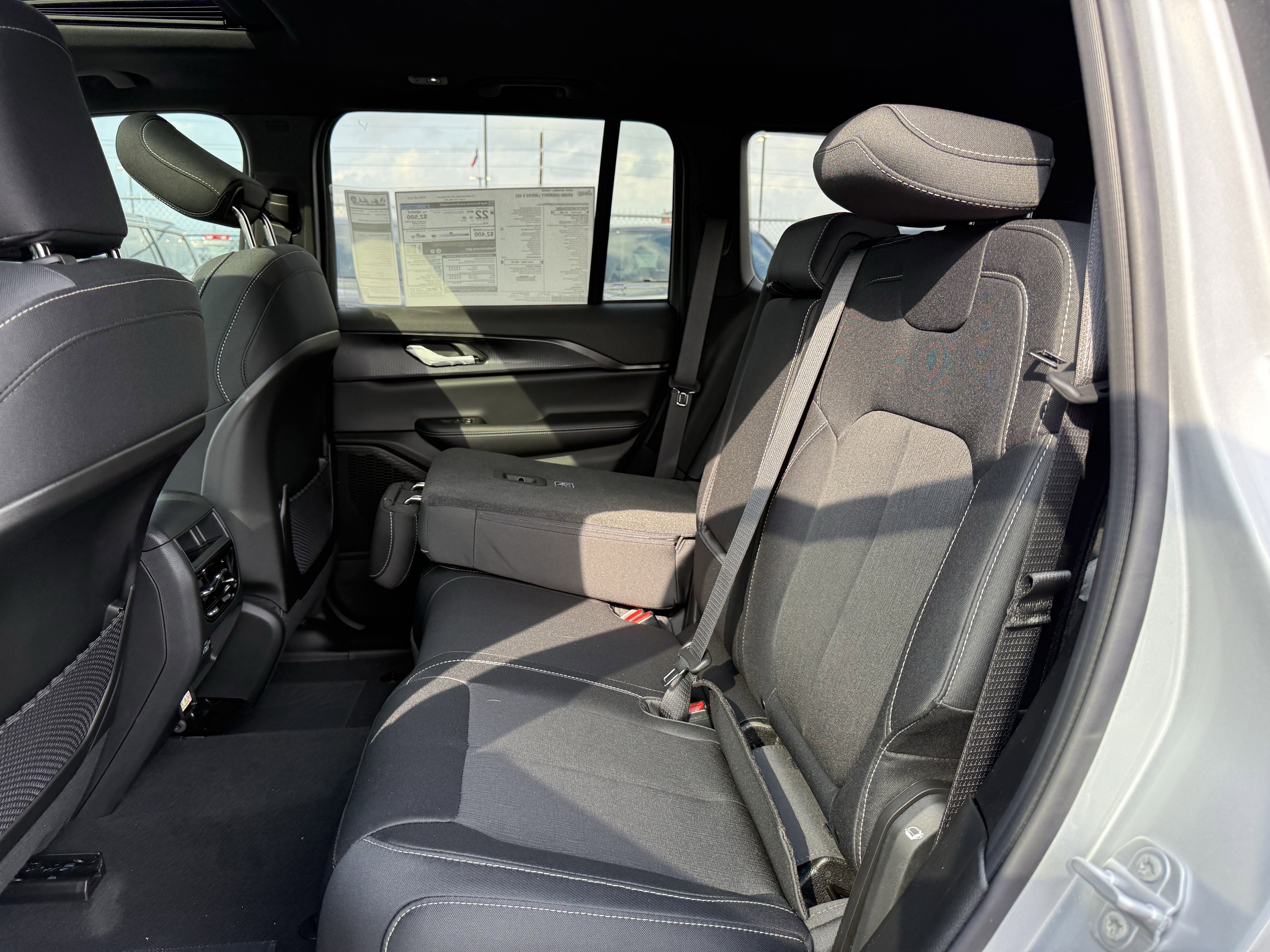 2025 Jeep Grand Cherokee GRAND CHEROKEE LAREDO X 4X2