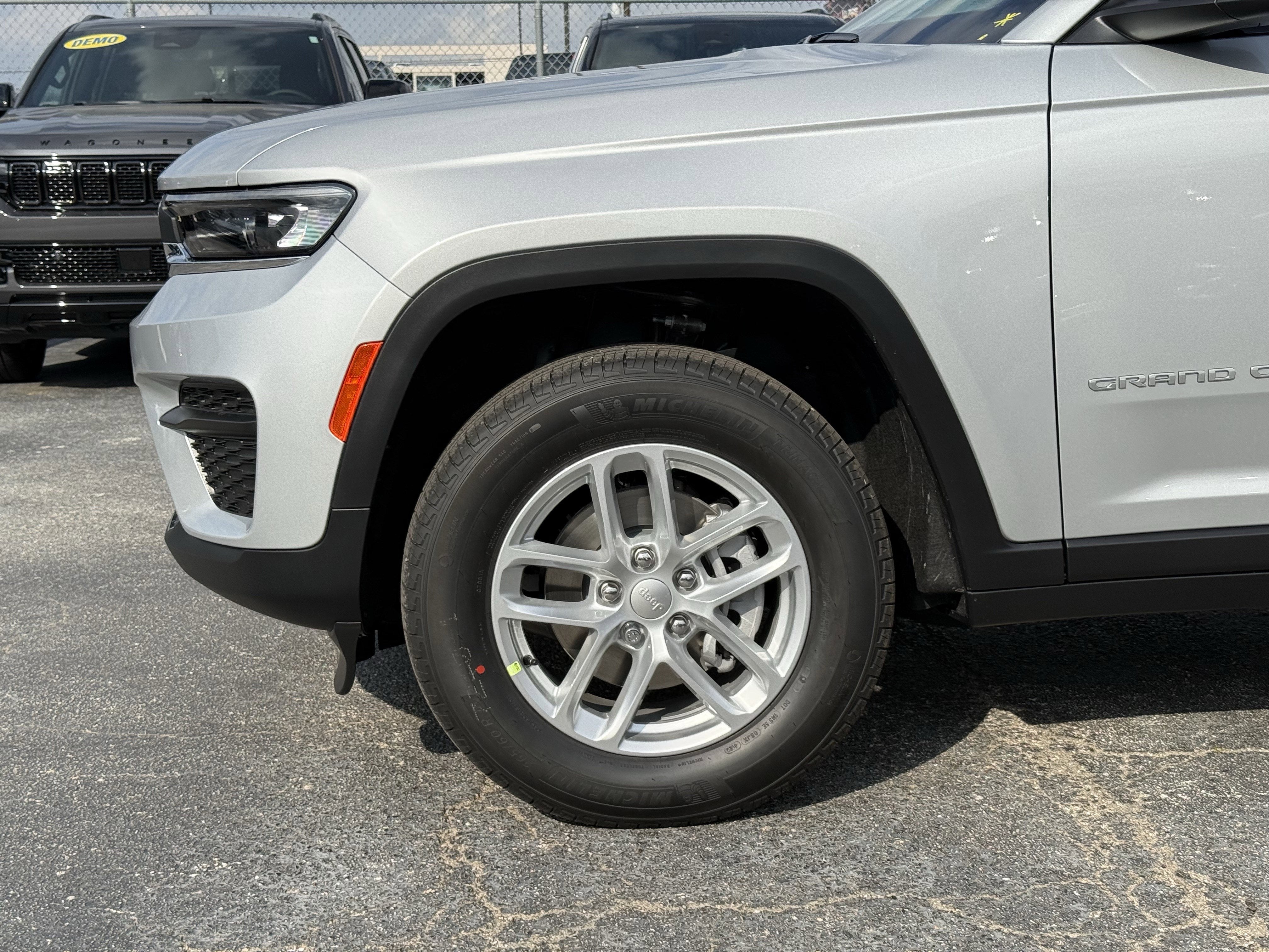 2025 Jeep Grand Cherokee GRAND CHEROKEE LAREDO X 4X2