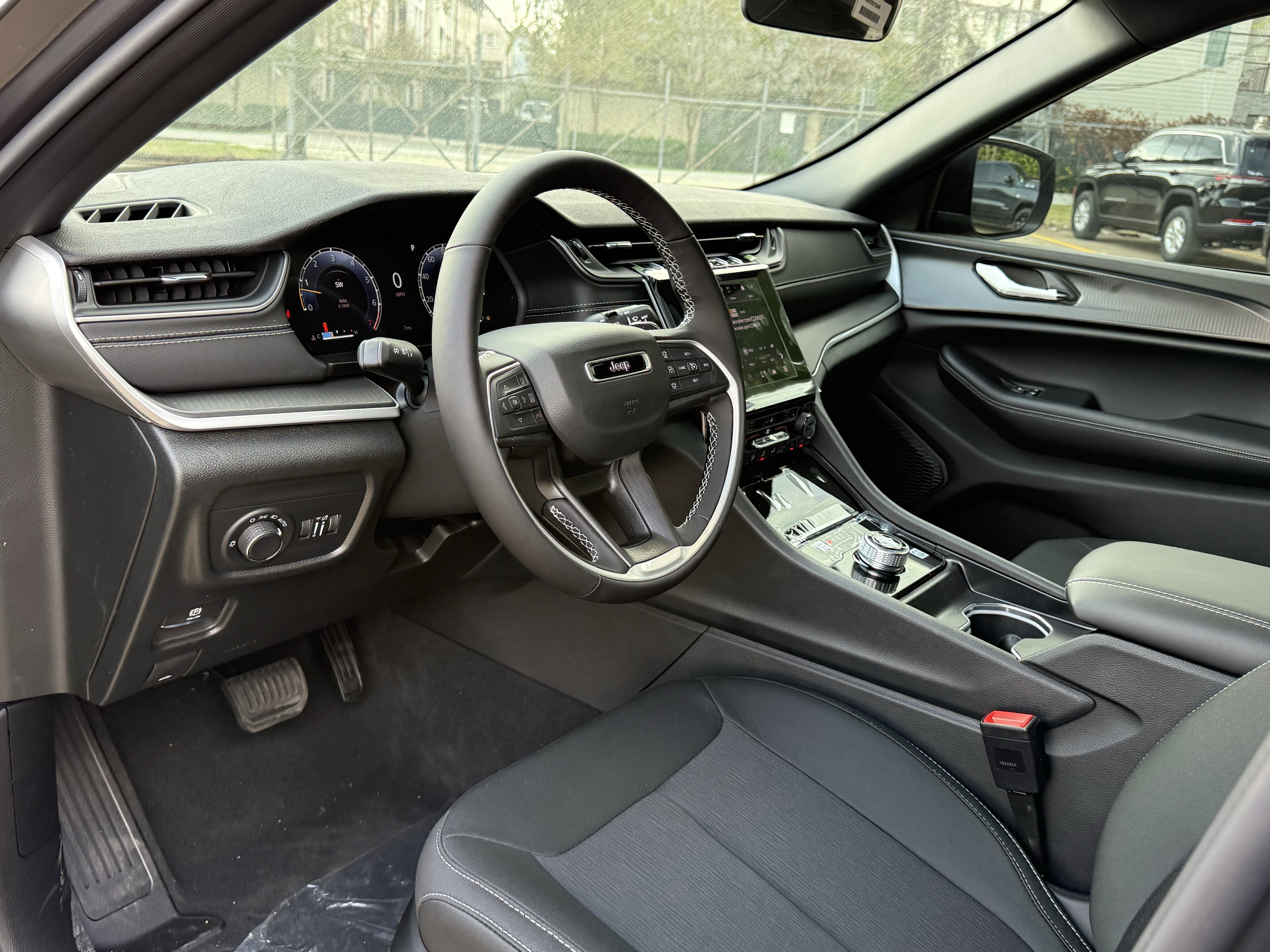 2025 Jeep Grand Cherokee GRAND CHEROKEE LAREDO X 4X2