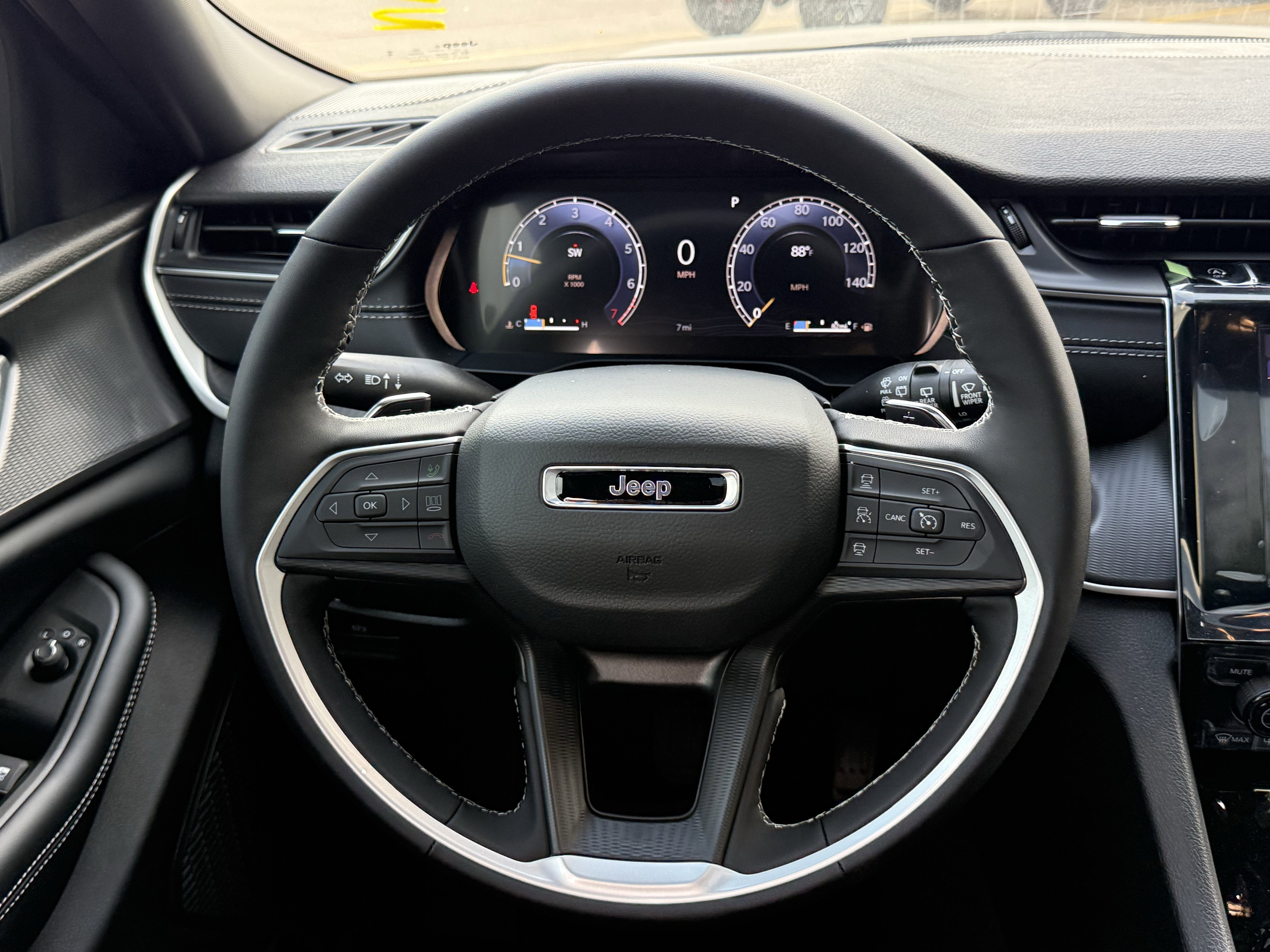 2025 Jeep Grand Cherokee GRAND CHEROKEE LAREDO X 4X2