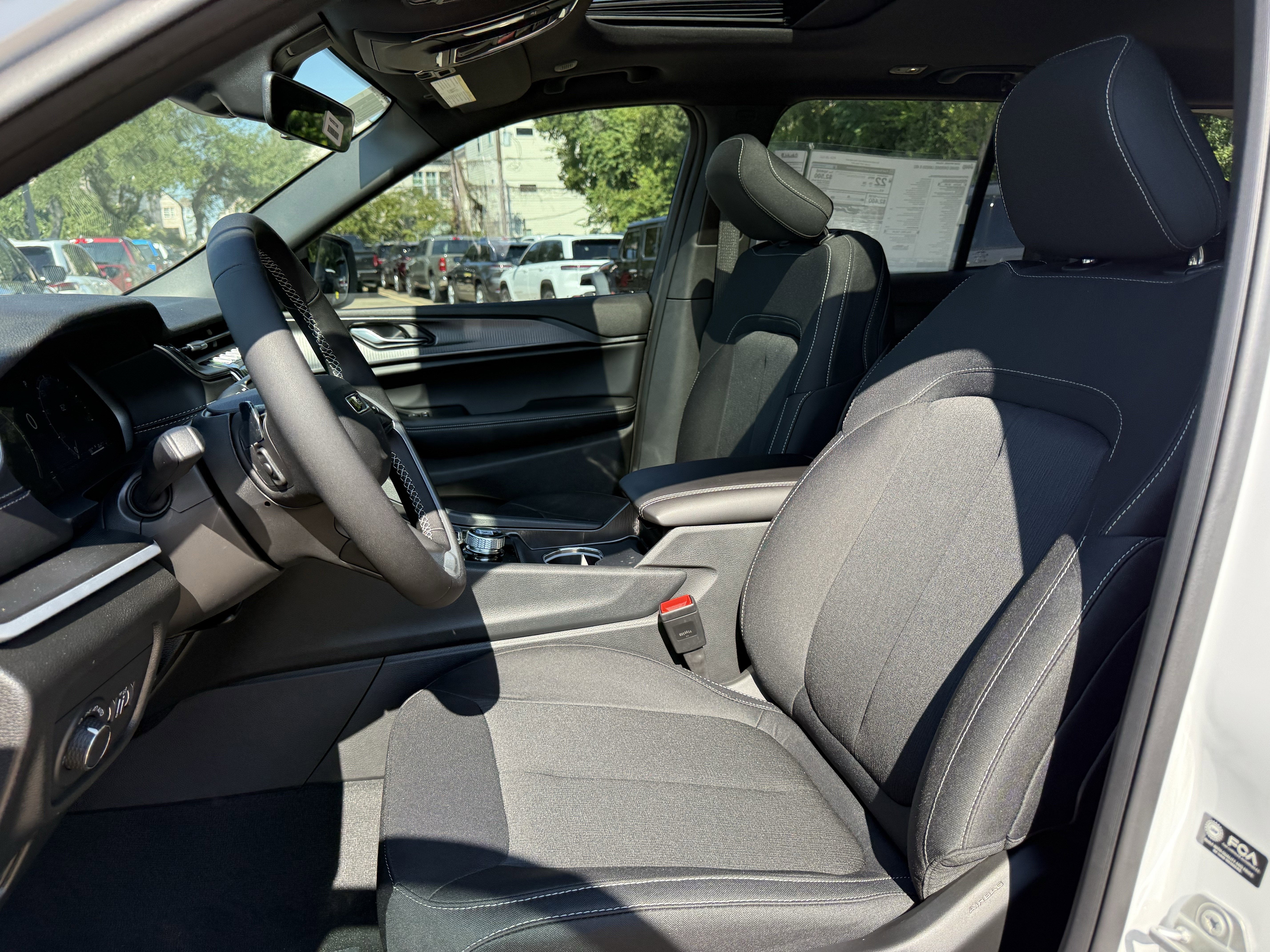 2025 Jeep Grand Cherokee GRAND CHEROKEE LAREDO X 4X2