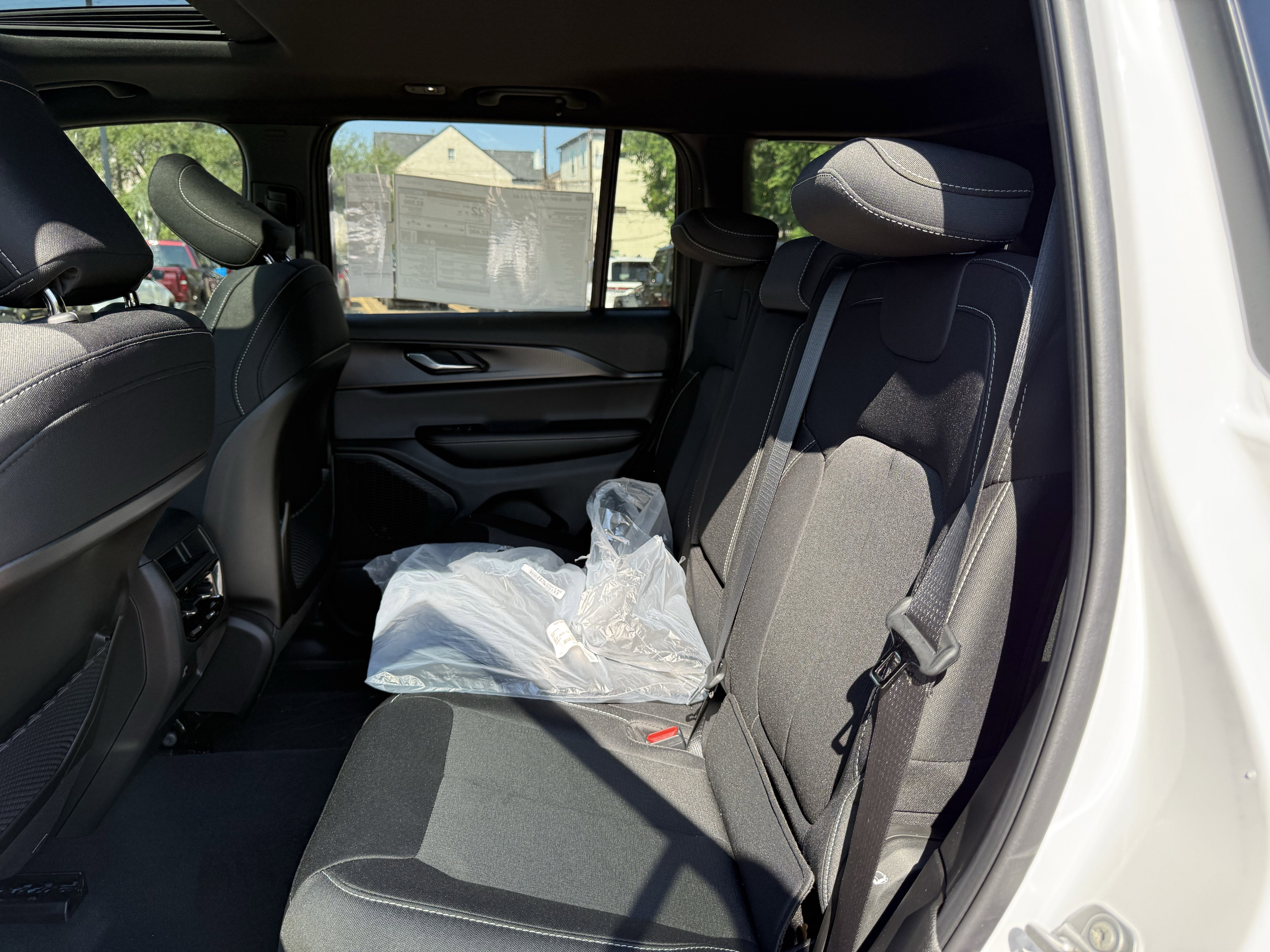 2025 Jeep Grand Cherokee GRAND CHEROKEE LAREDO X 4X2