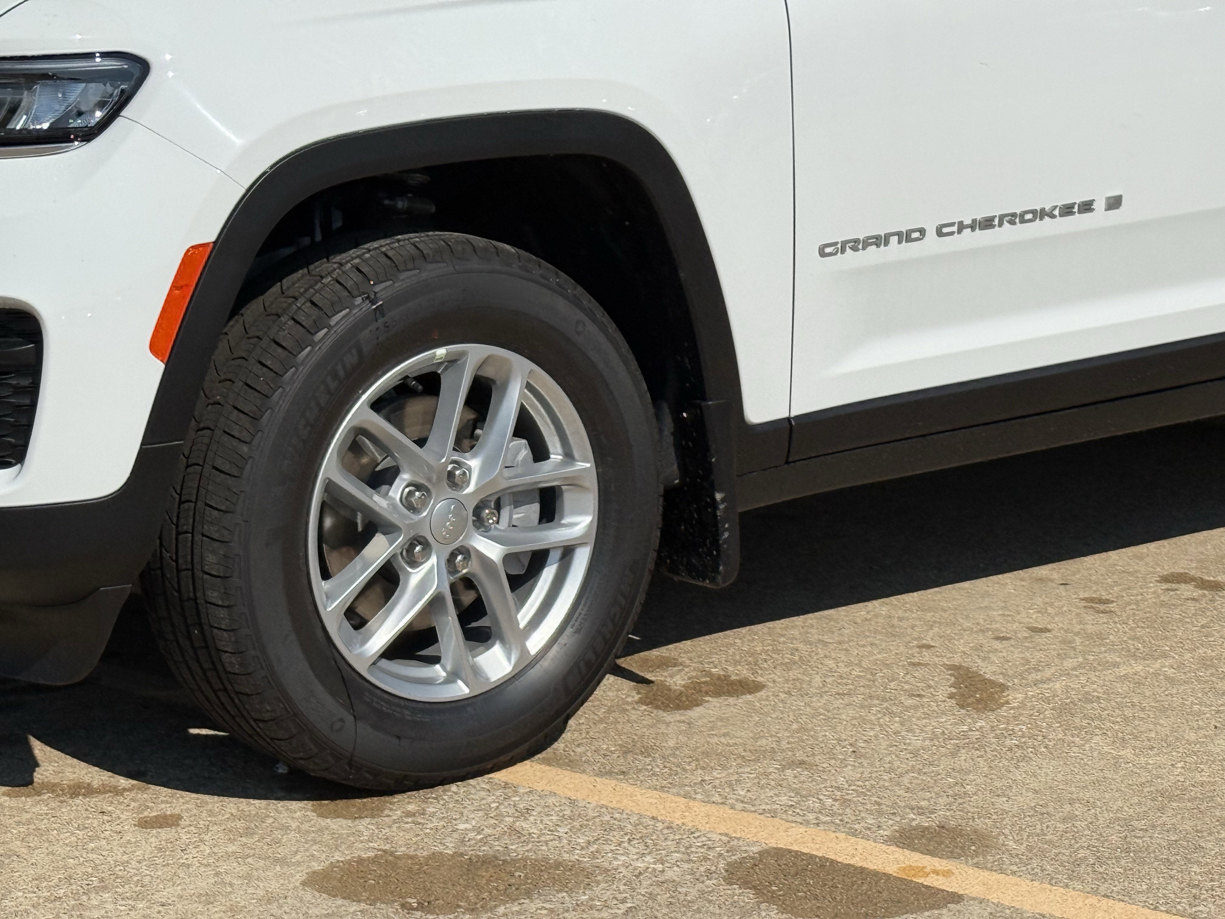 2025 Jeep Grand Cherokee GRAND CHEROKEE LAREDO X 4X2