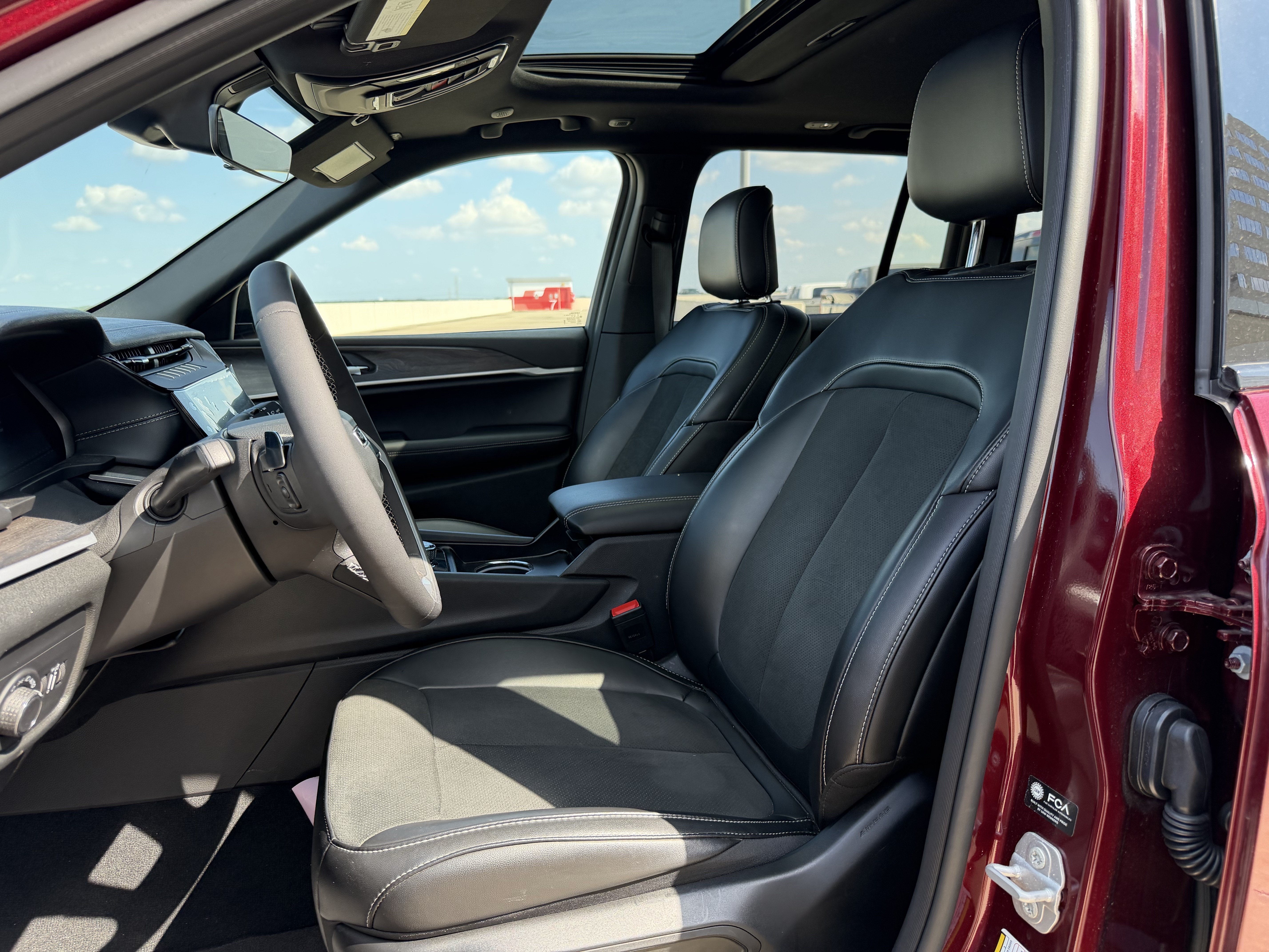 2026 Jeep Grand Cherokee Laredo Altitude