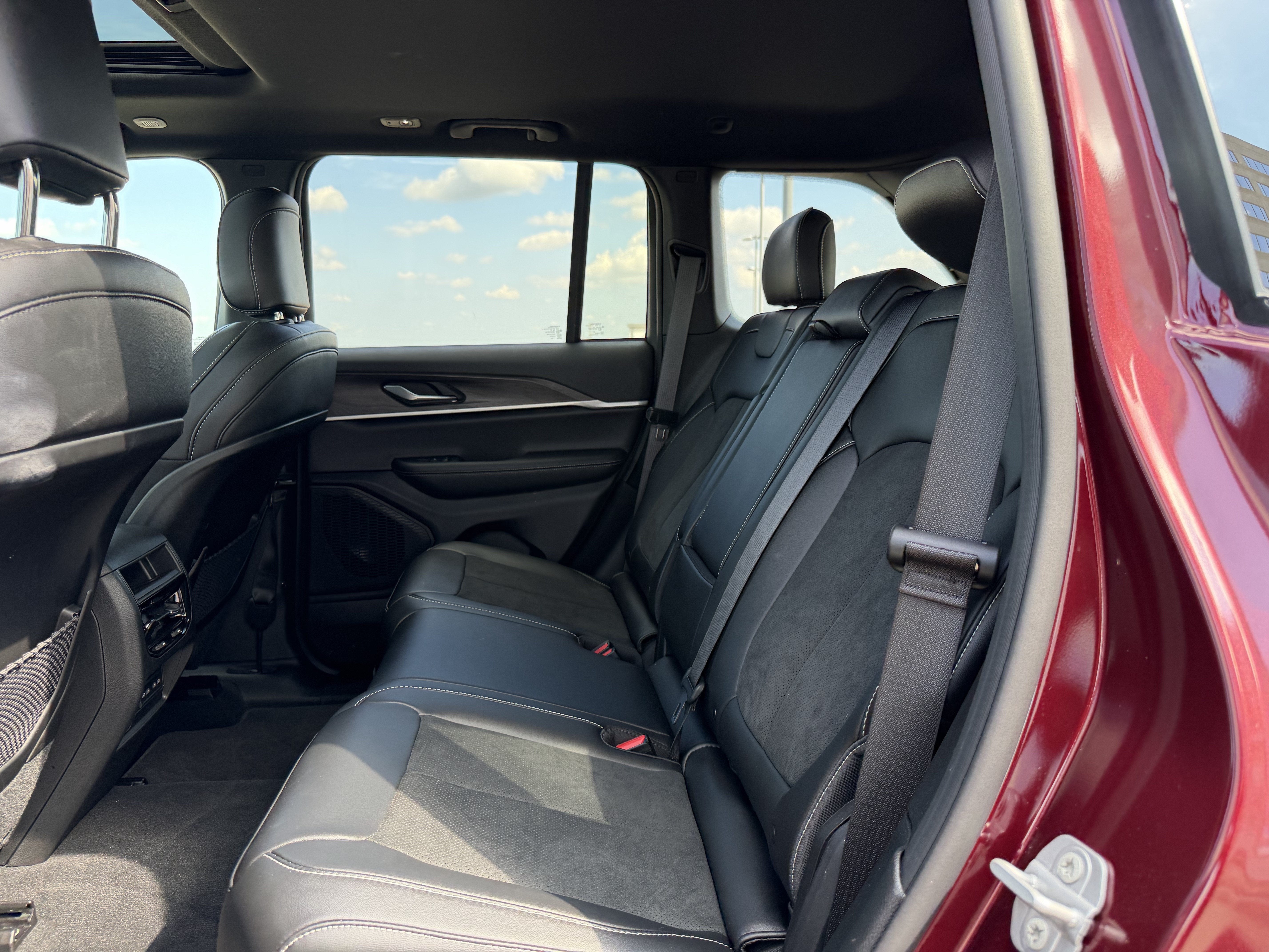 2026 Jeep Grand Cherokee Laredo Altitude