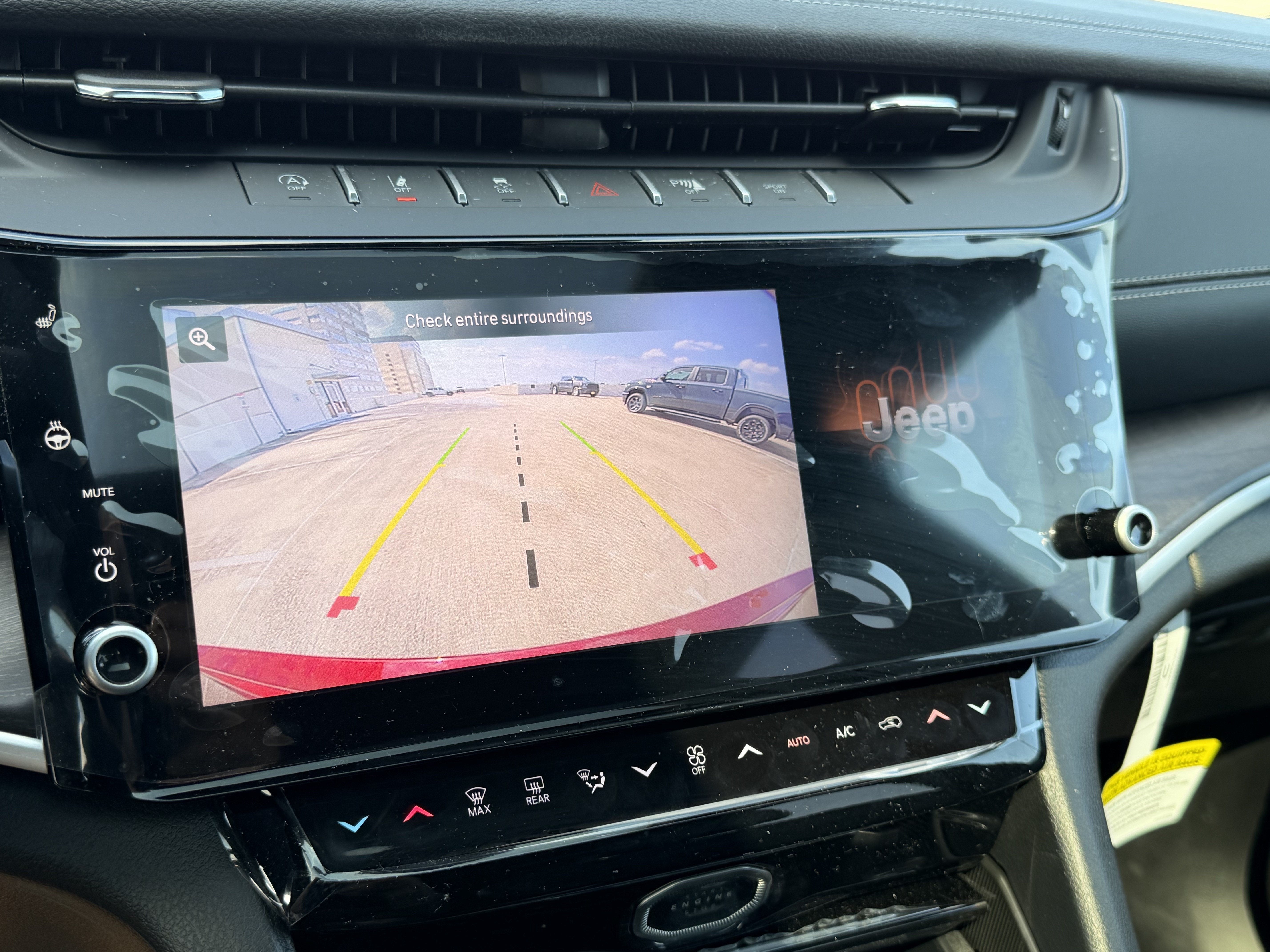 2026 Jeep Grand Cherokee Laredo Altitude