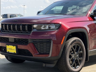 2026 Jeep Grand Cherokee Laredo Altitude