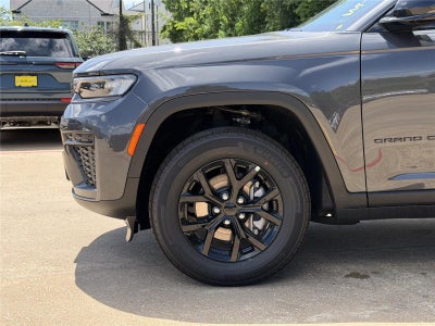 2026 Jeep Grand Cherokee Laredo Altitude
