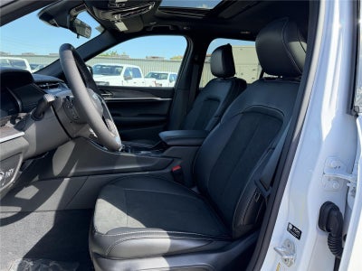 2026 Jeep Grand Cherokee Laredo Altitude