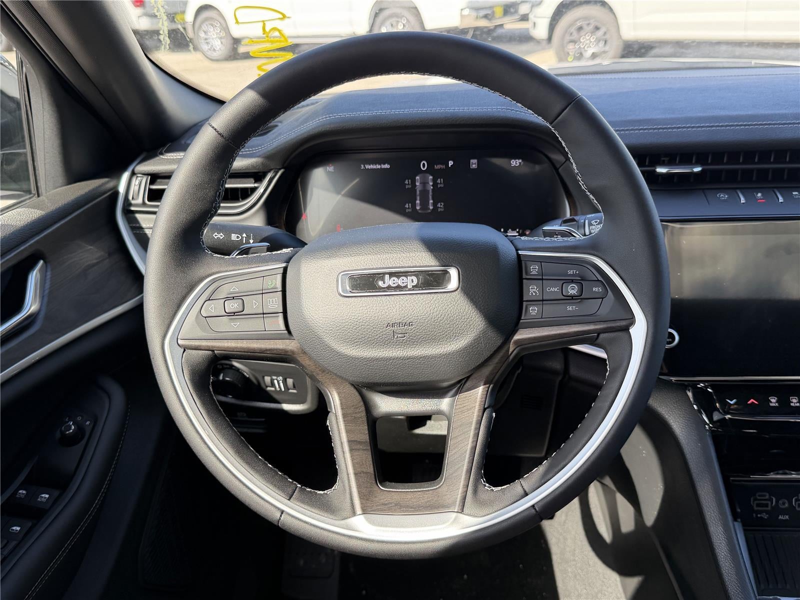 2026 Jeep Grand Cherokee Laredo Altitude