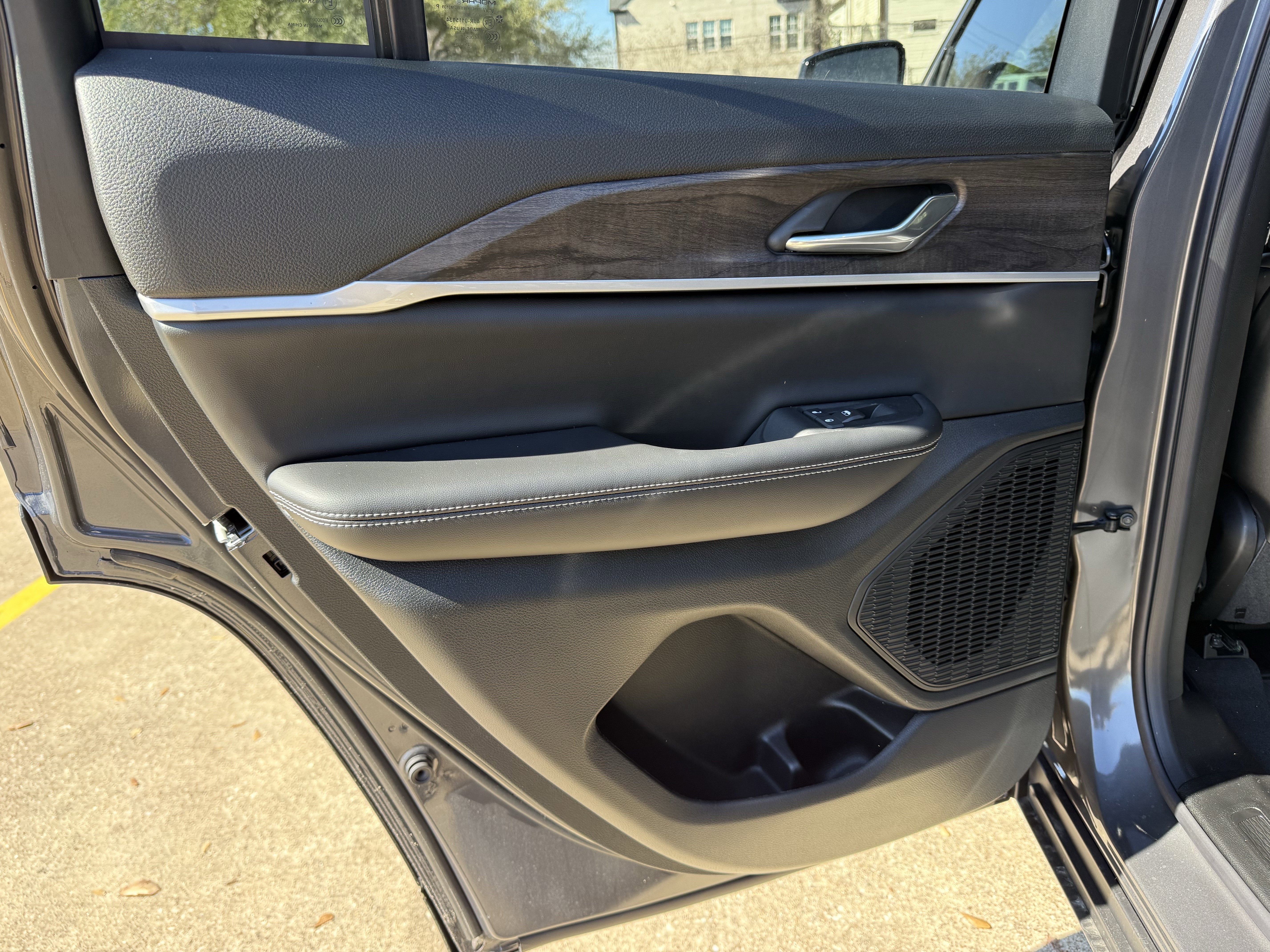 2026 Jeep Grand Cherokee GRAND CHEROKEE LAREDO ALTITUDE 4X2