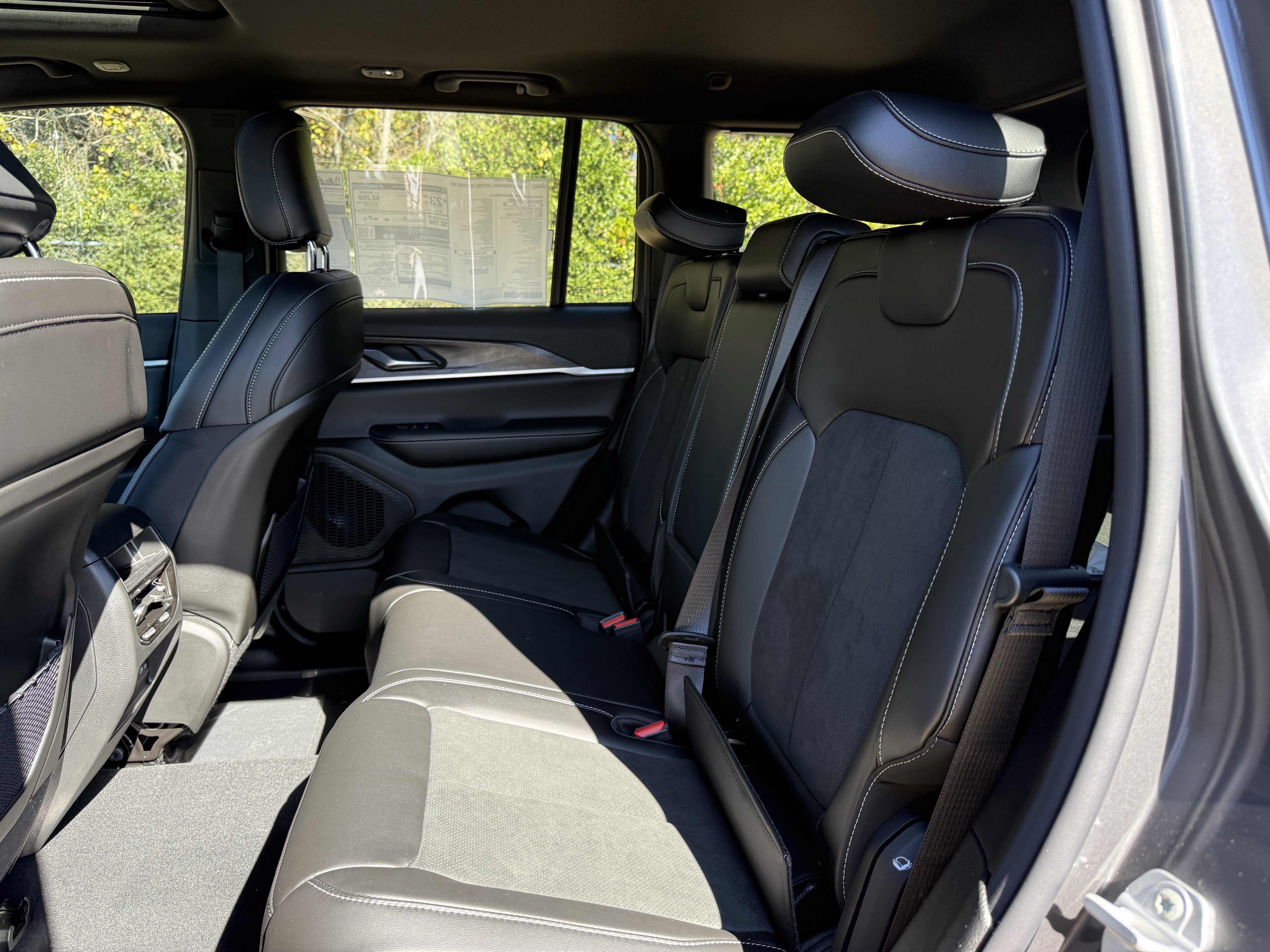 2026 Jeep Grand Cherokee GRAND CHEROKEE LAREDO ALTITUDE 4X2