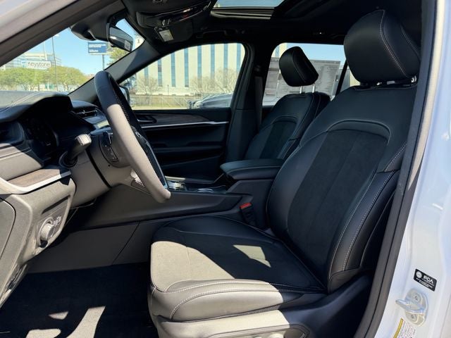 2026 Jeep Grand Cherokee GRAND CHEROKEE LAREDO ALTITUDE 4X2