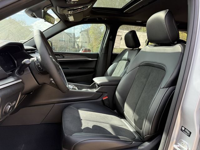 2026 Jeep Grand Cherokee GRAND CHEROKEE LAREDO ALTITUDE 4X2