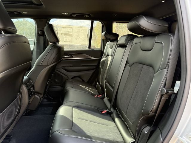 2026 Jeep Grand Cherokee GRAND CHEROKEE LAREDO ALTITUDE 4X2