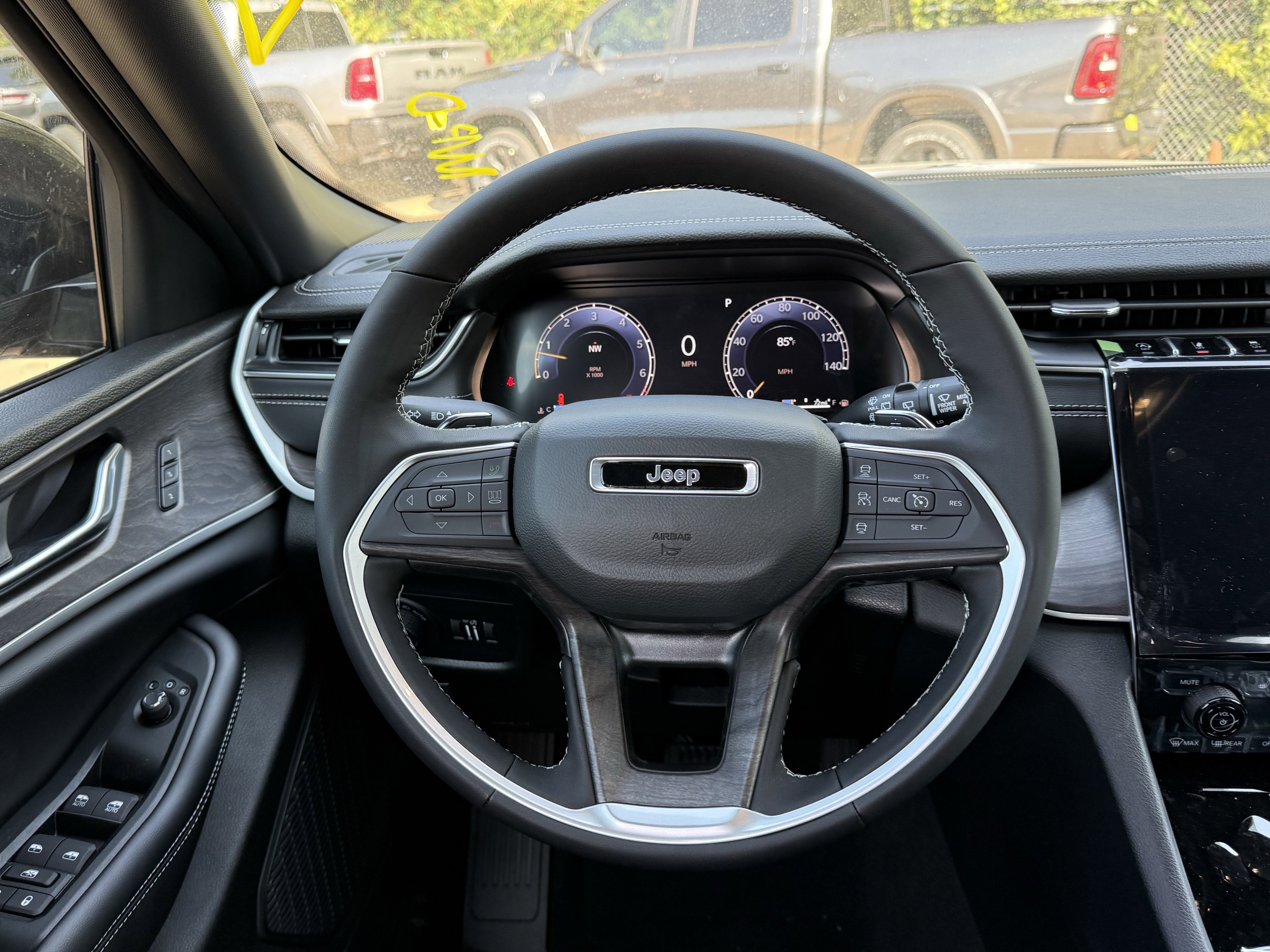 2025 Jeep Grand Cherokee GRAND CHEROKEE LIMITED 4X2