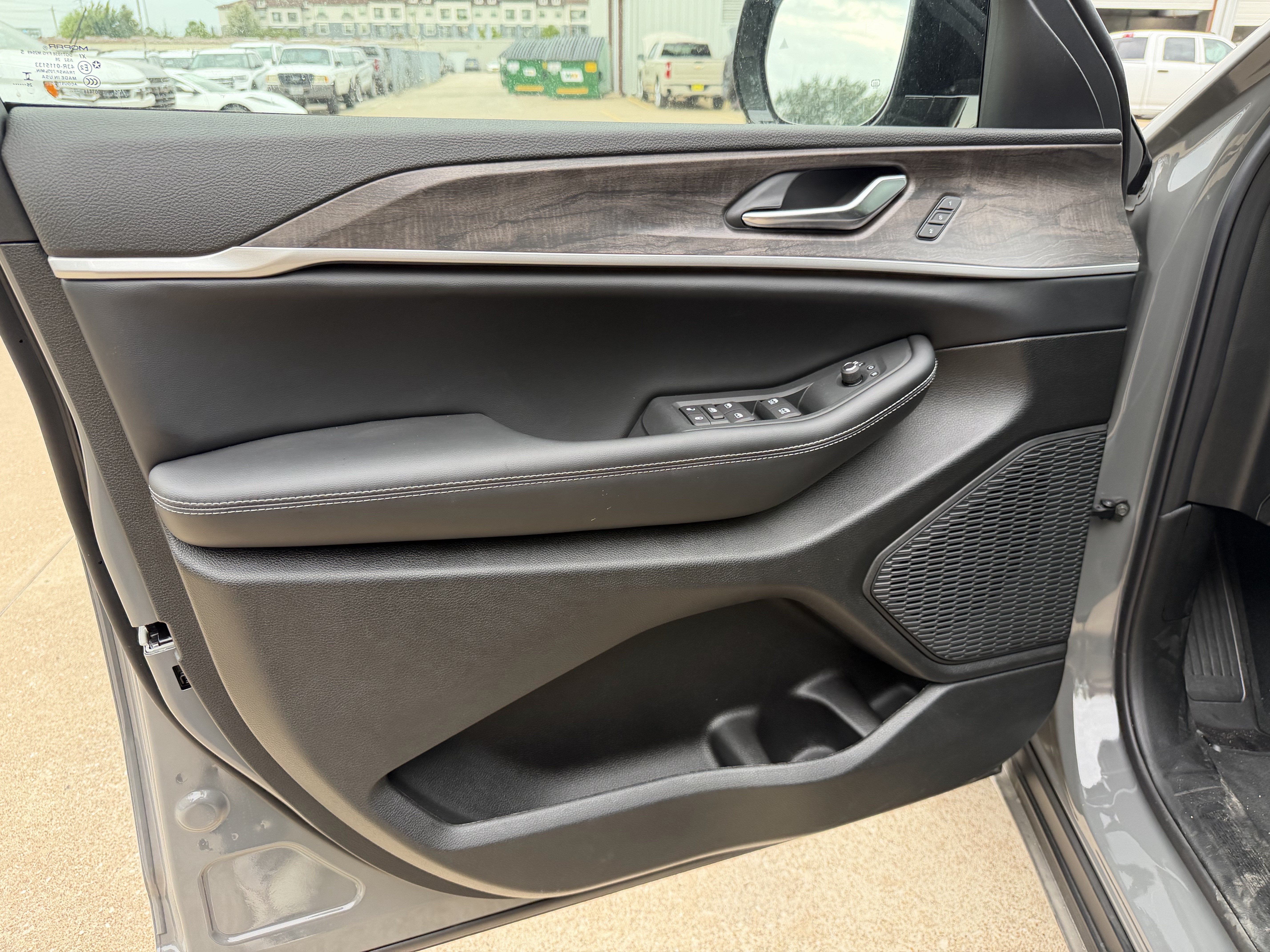 2027 Jeep Grand Cherokee Limited