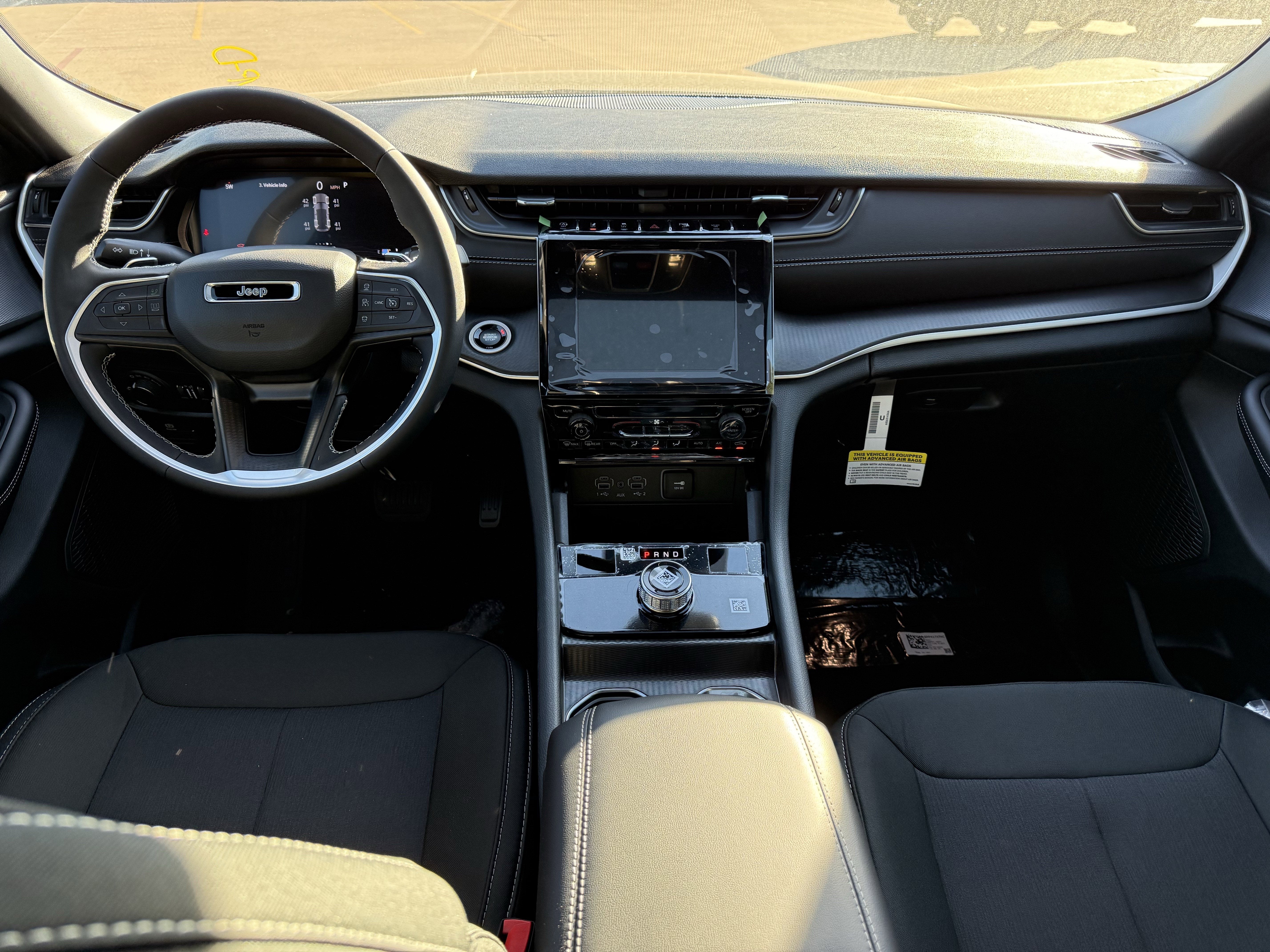 2025 Jeep Grand Cherokee GRAND CHEROKEE LAREDO X 4X4