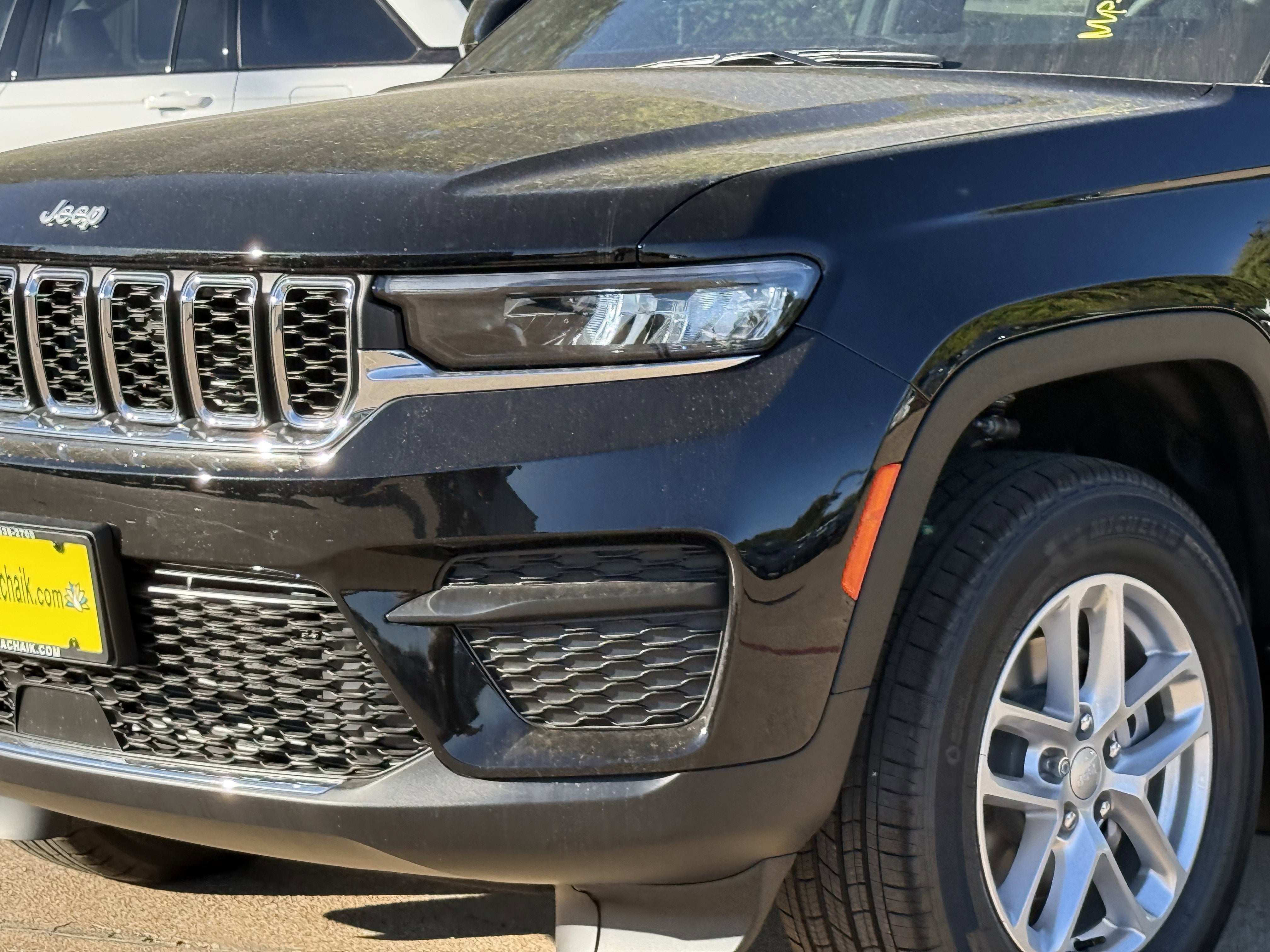 2025 Jeep Grand Cherokee GRAND CHEROKEE LAREDO X 4X4
