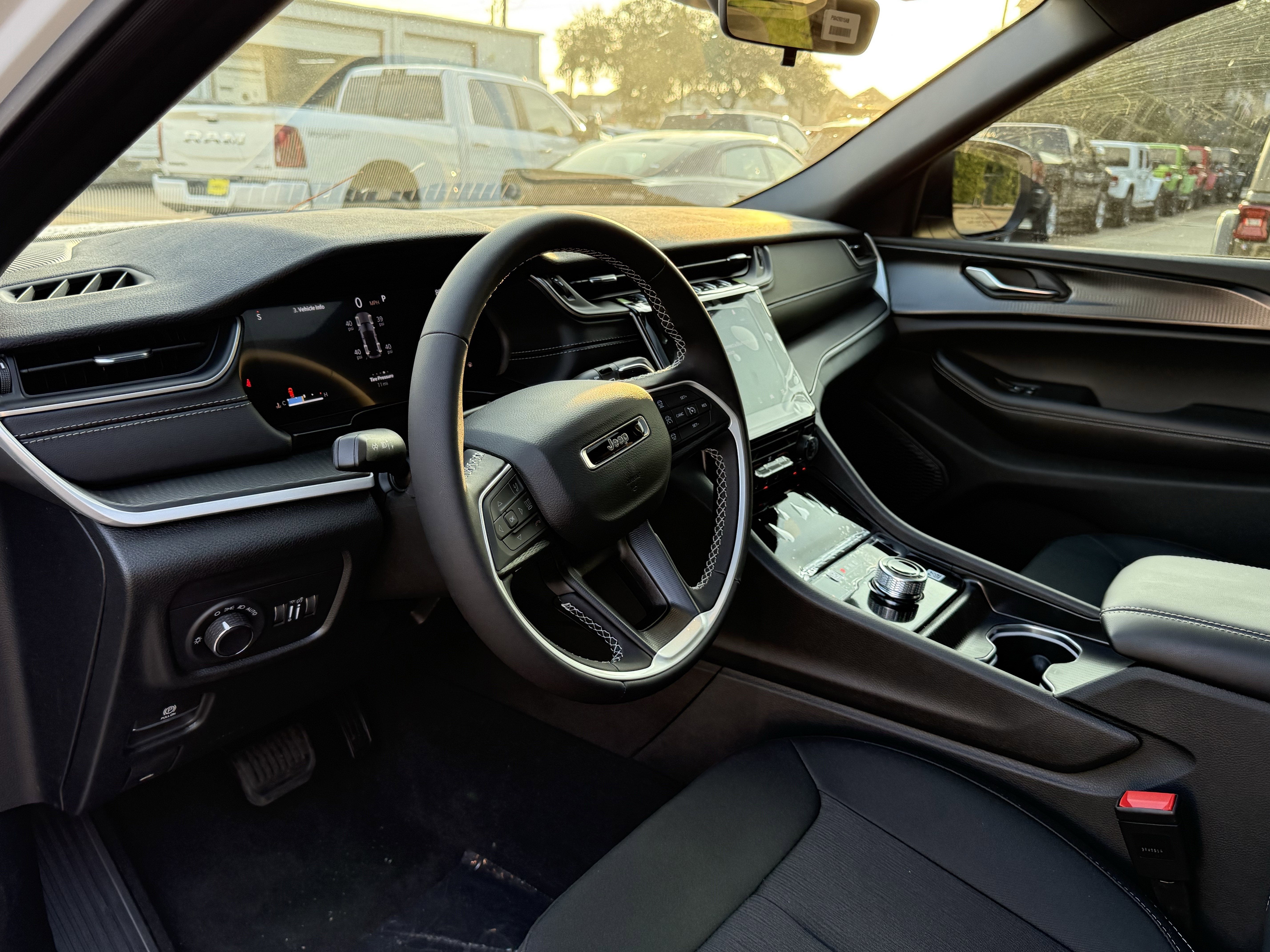 2025 Jeep Grand Cherokee GRAND CHEROKEE LAREDO X 4X4