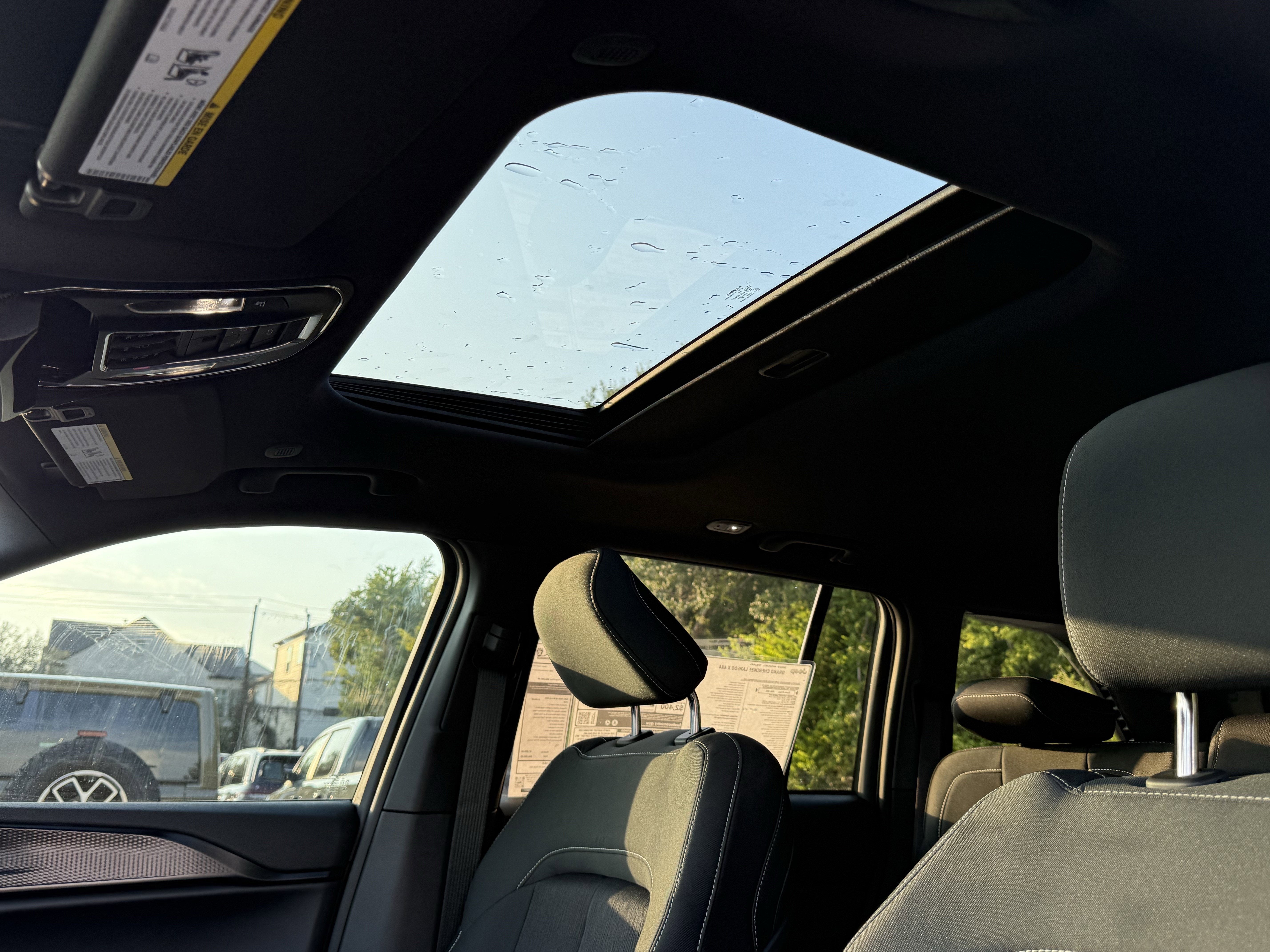 2025 Jeep Grand Cherokee GRAND CHEROKEE LAREDO X 4X4