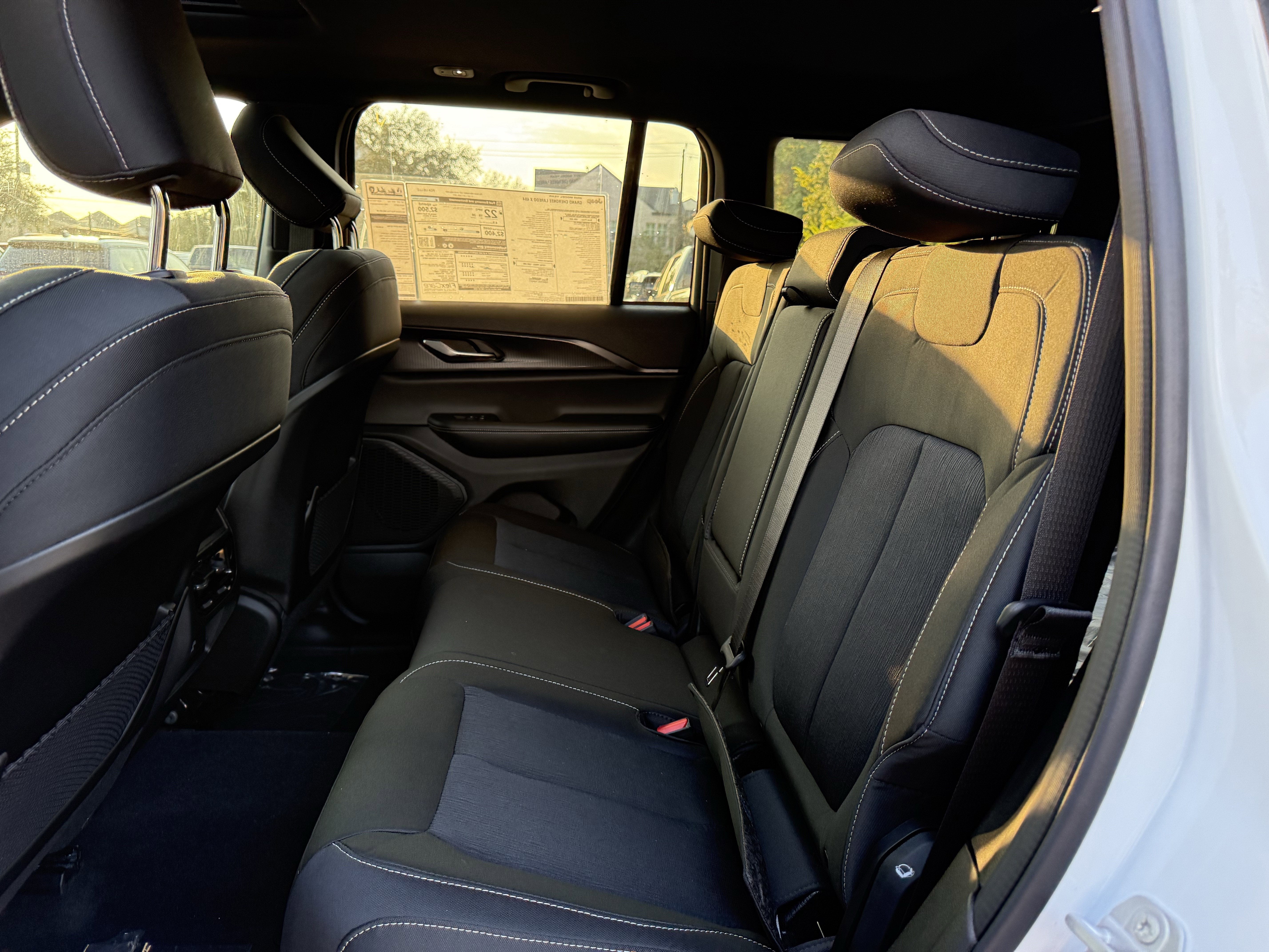 2025 Jeep Grand Cherokee GRAND CHEROKEE LAREDO X 4X4