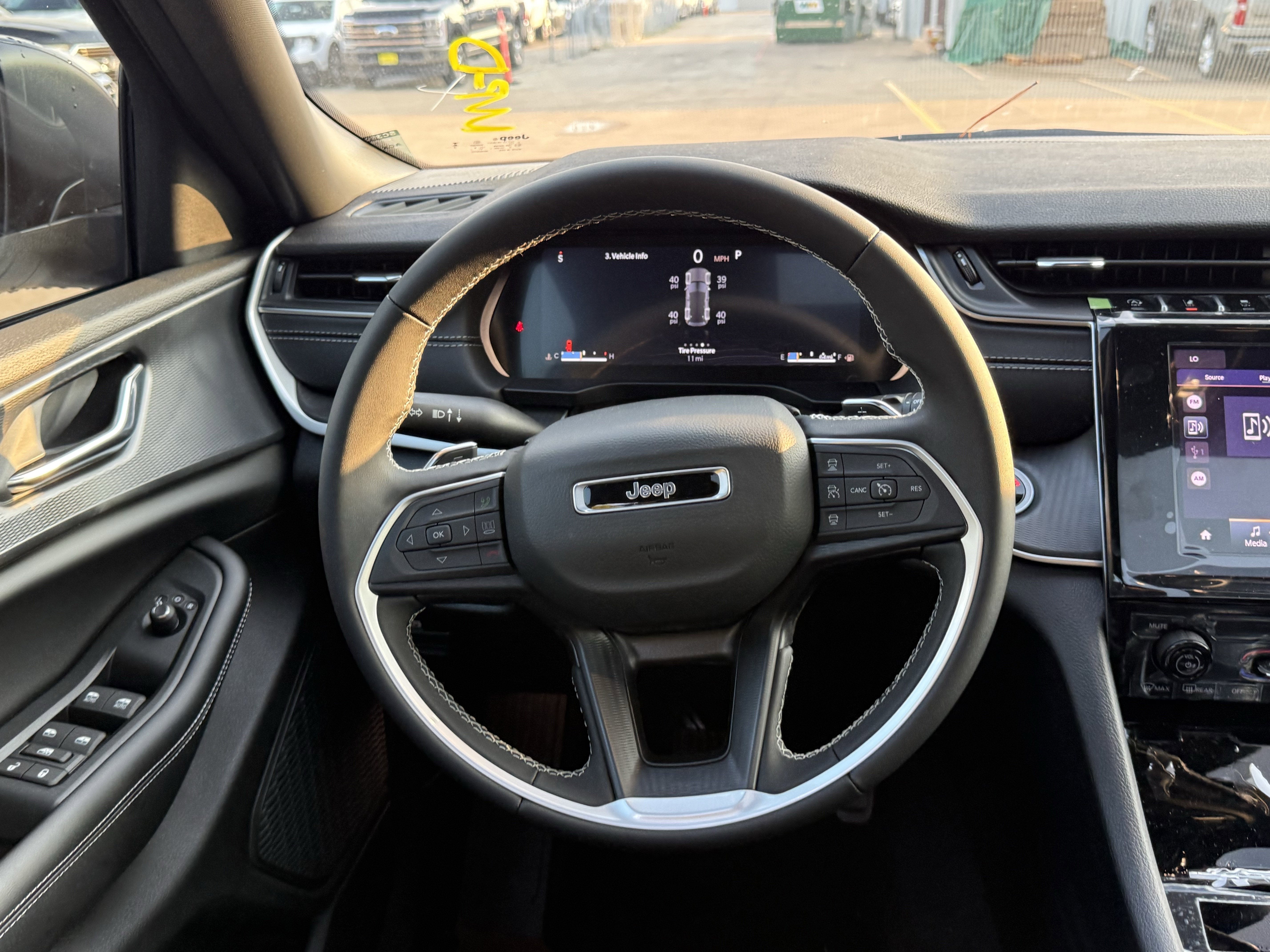 2025 Jeep Grand Cherokee GRAND CHEROKEE LAREDO X 4X4