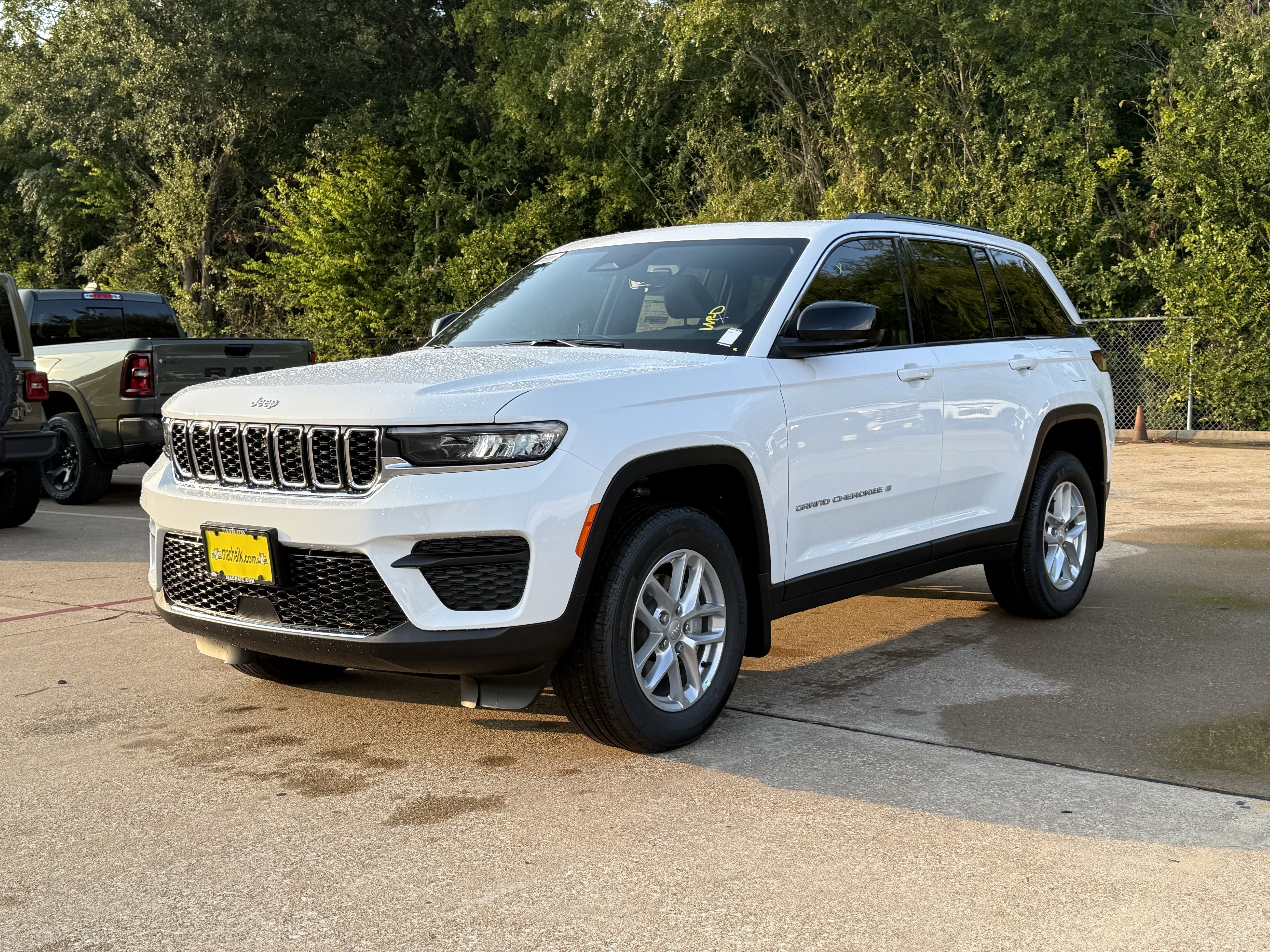 2025 Jeep Grand Cherokee GRAND CHEROKEE LAREDO X 4X4