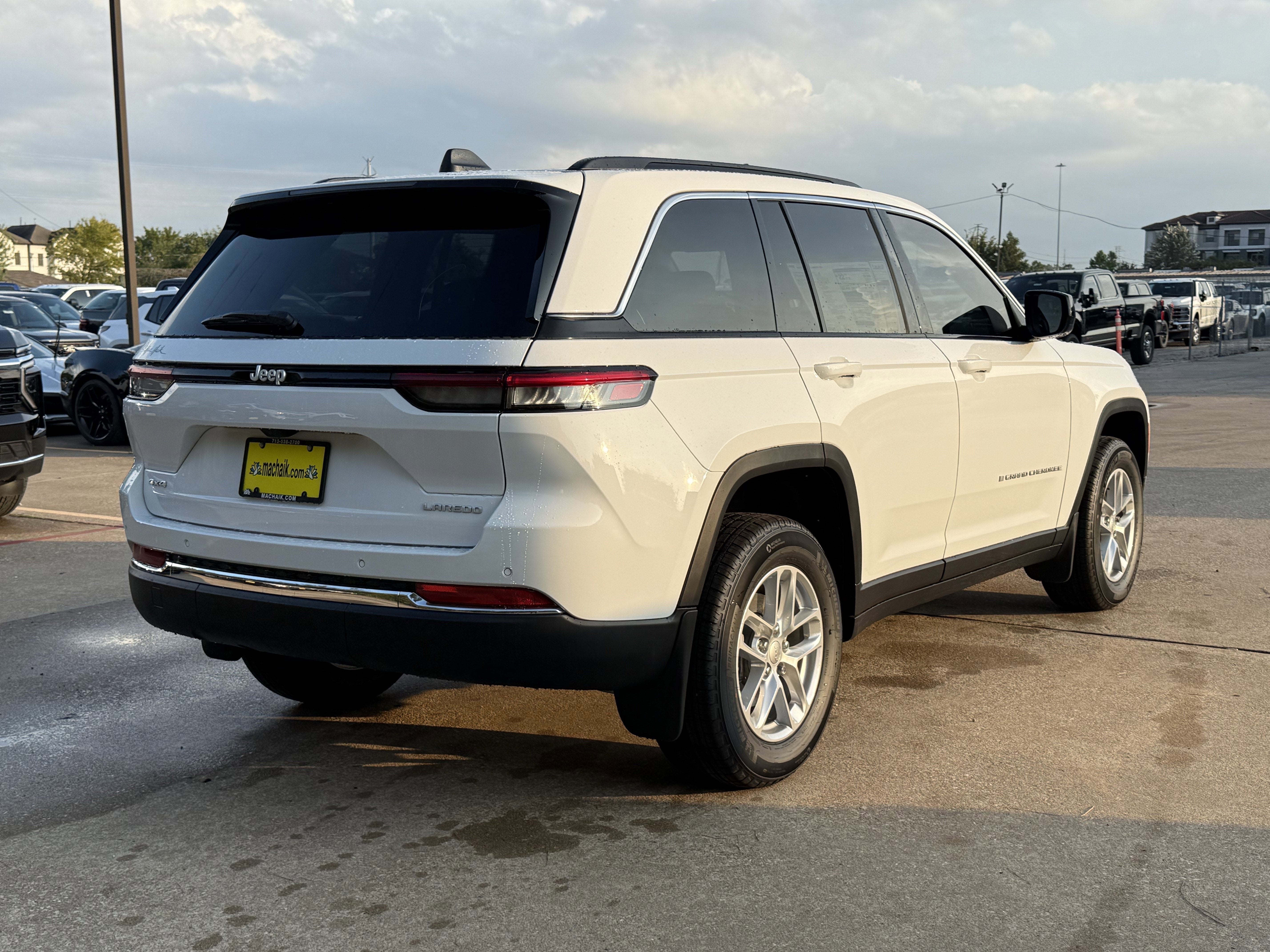 2025 Jeep Grand Cherokee GRAND CHEROKEE LAREDO X 4X4