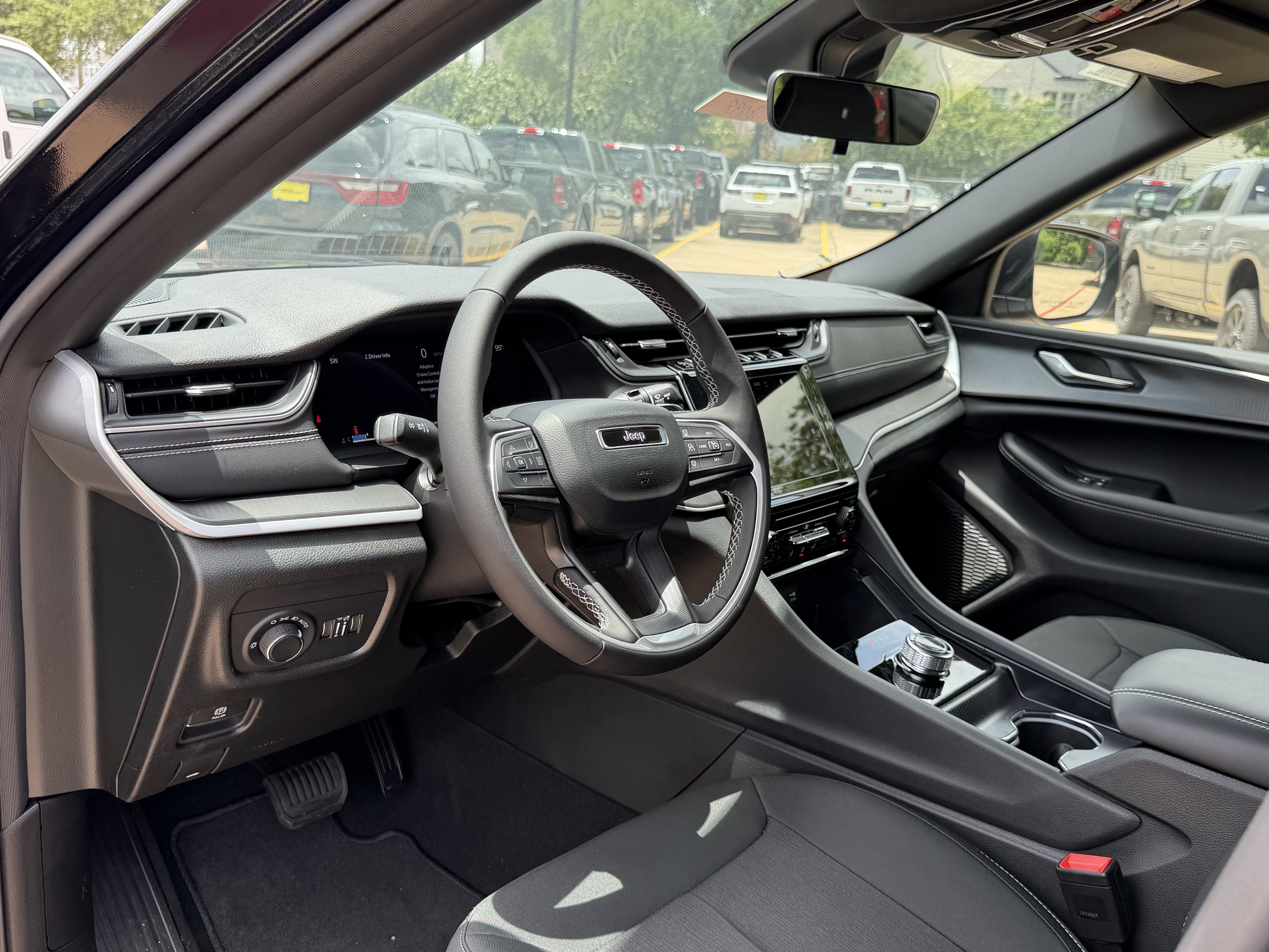 2026 Jeep Grand Cherokee Laredo