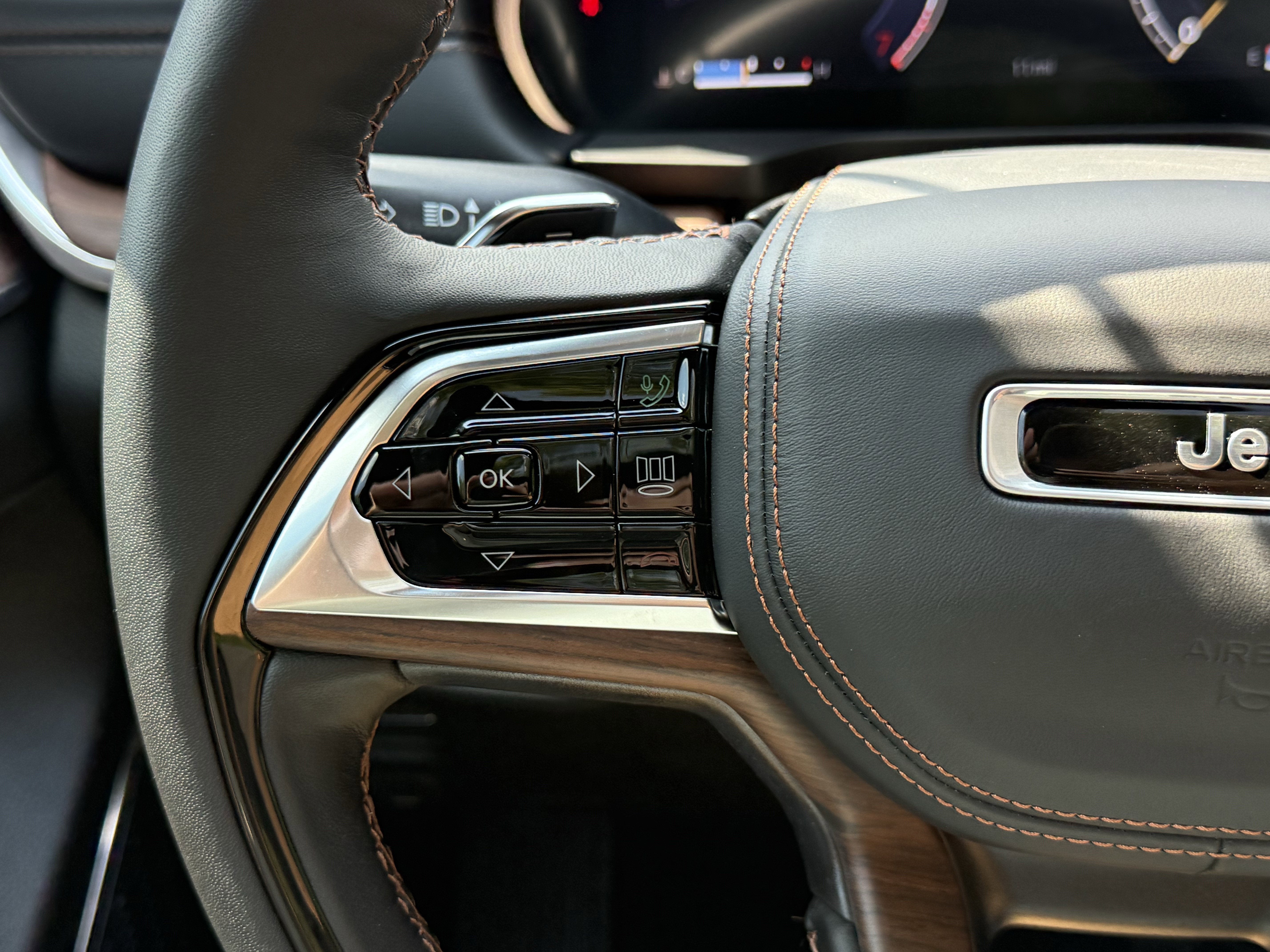 2025 Jeep Grand Cherokee GRAND CHEROKEE SUMMIT 4X4