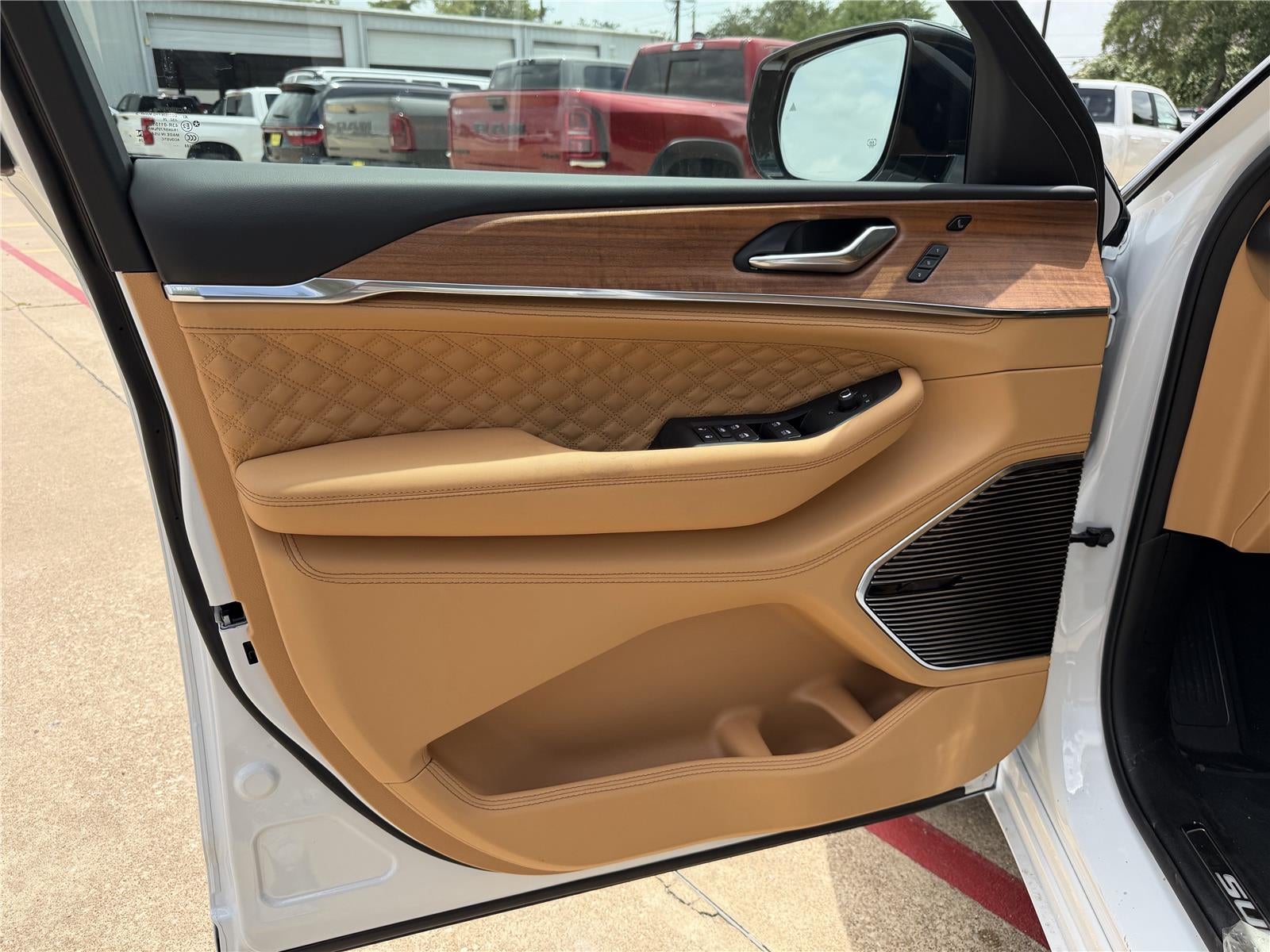 2026 Jeep Grand Cherokee Summit
