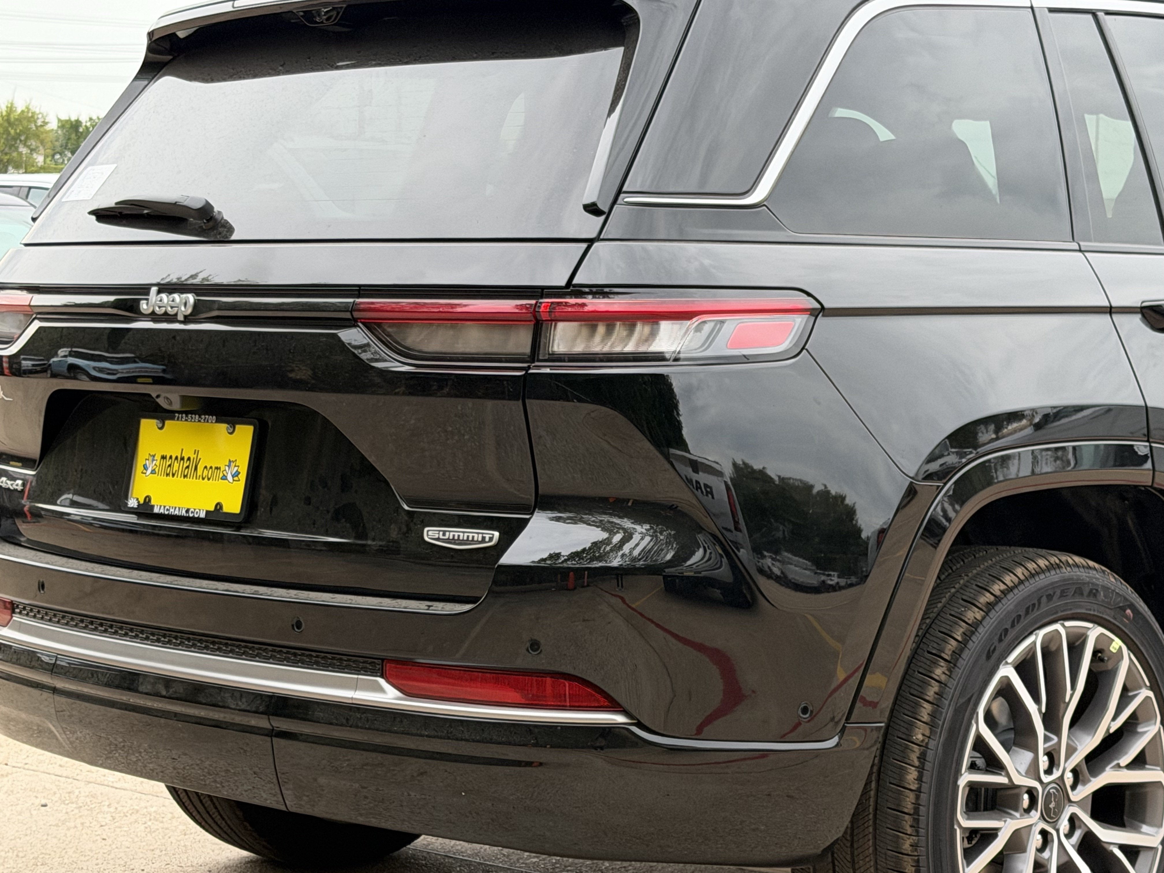 2027 Jeep Grand Cherokee Summit