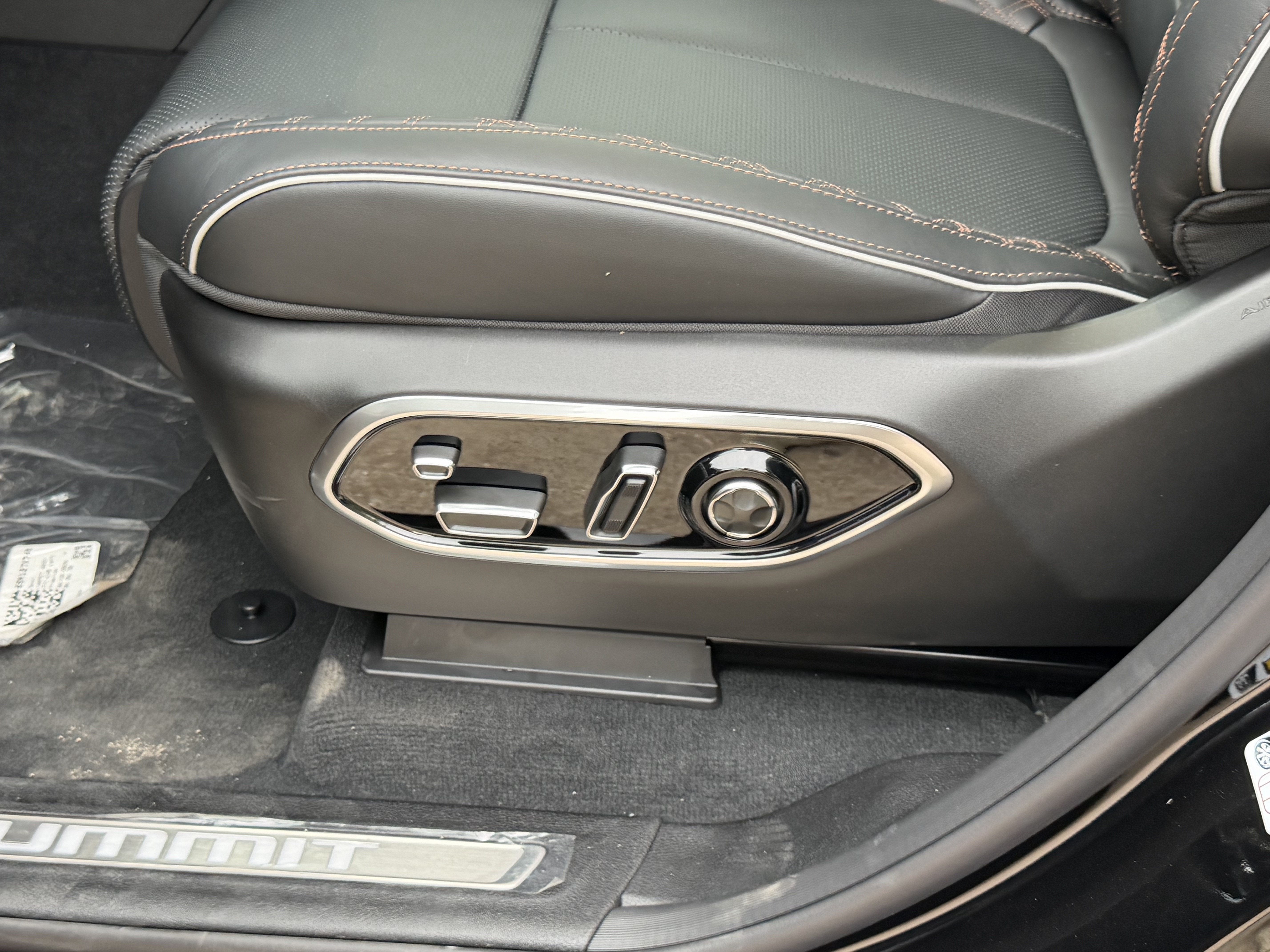 2027 Jeep Grand Cherokee Summit