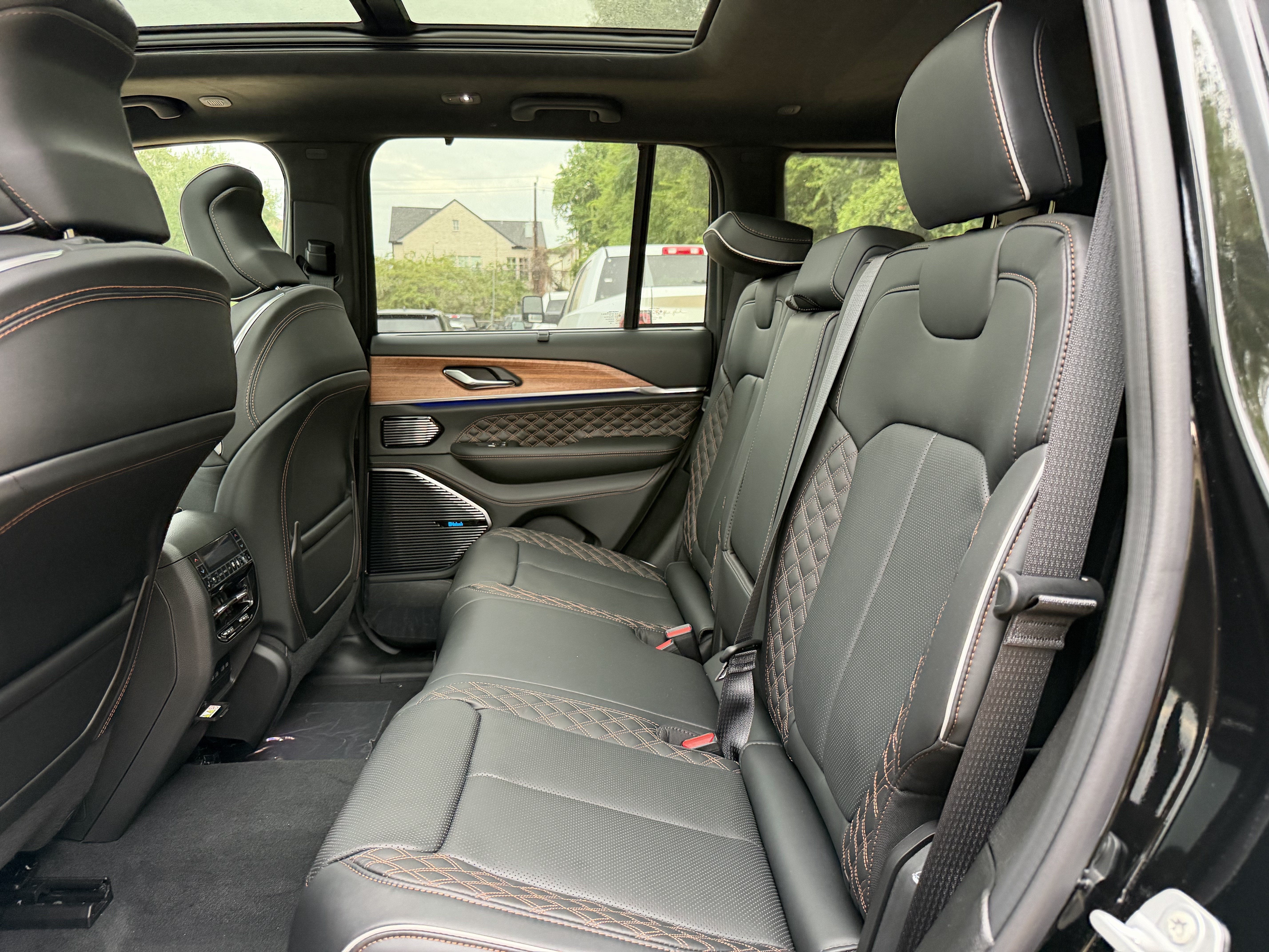 2027 Jeep Grand Cherokee Summit