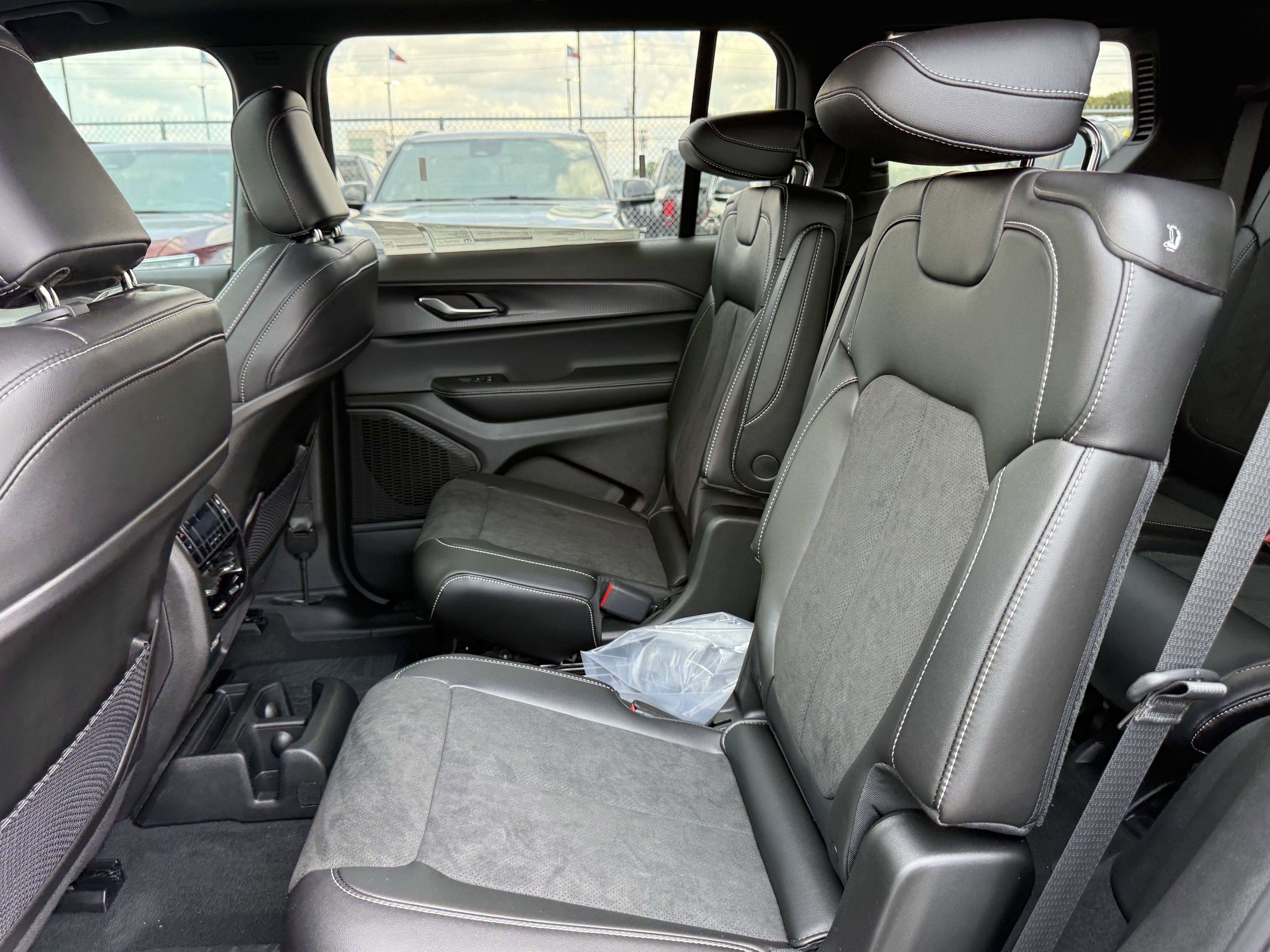 2025 Jeep Grand Cherokee L GRAND CHEROKEE L ALTITUDE X 4X2