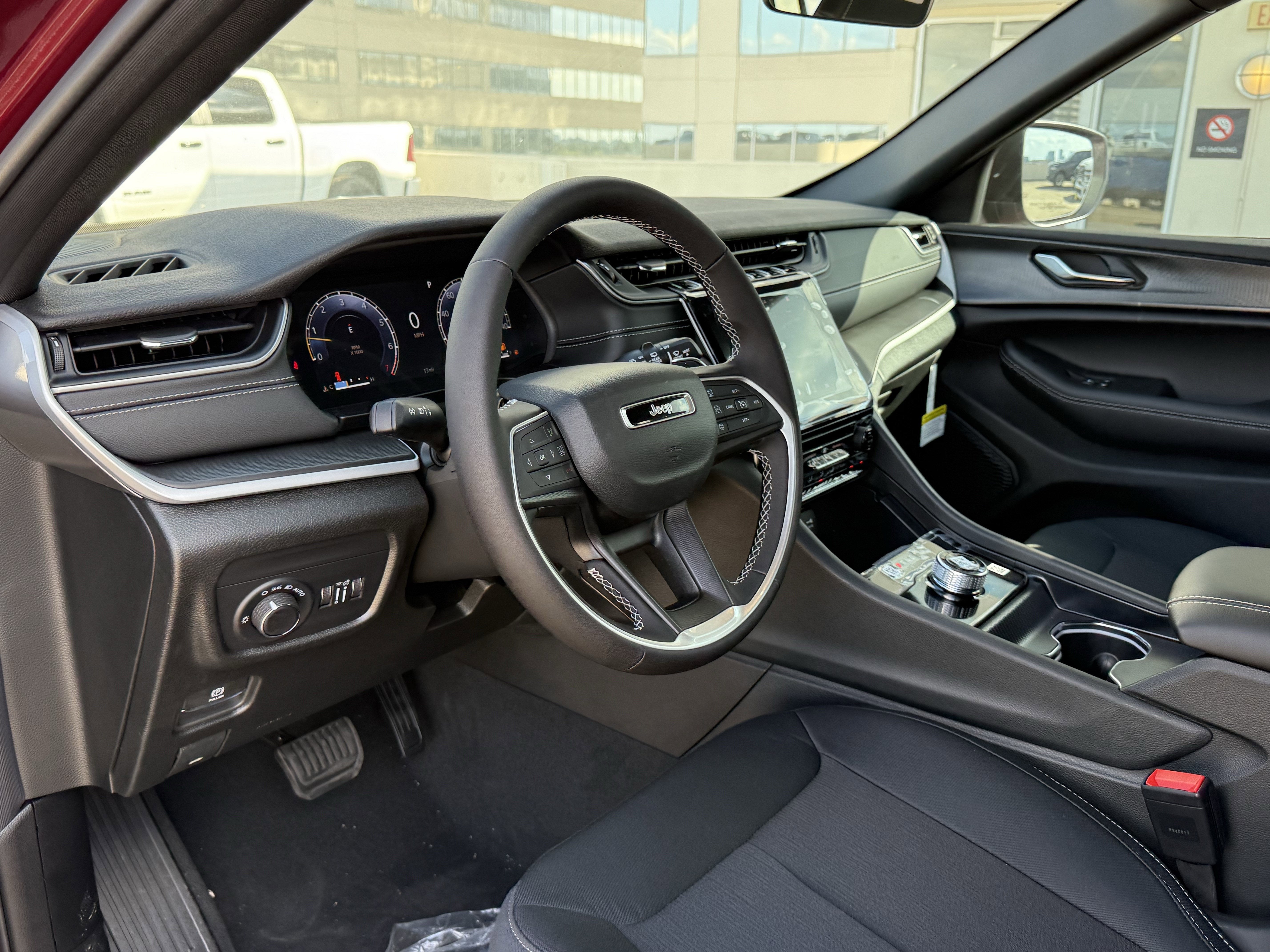 2025 Jeep Grand Cherokee L GRAND CHEROKEE L LAREDO 4X2