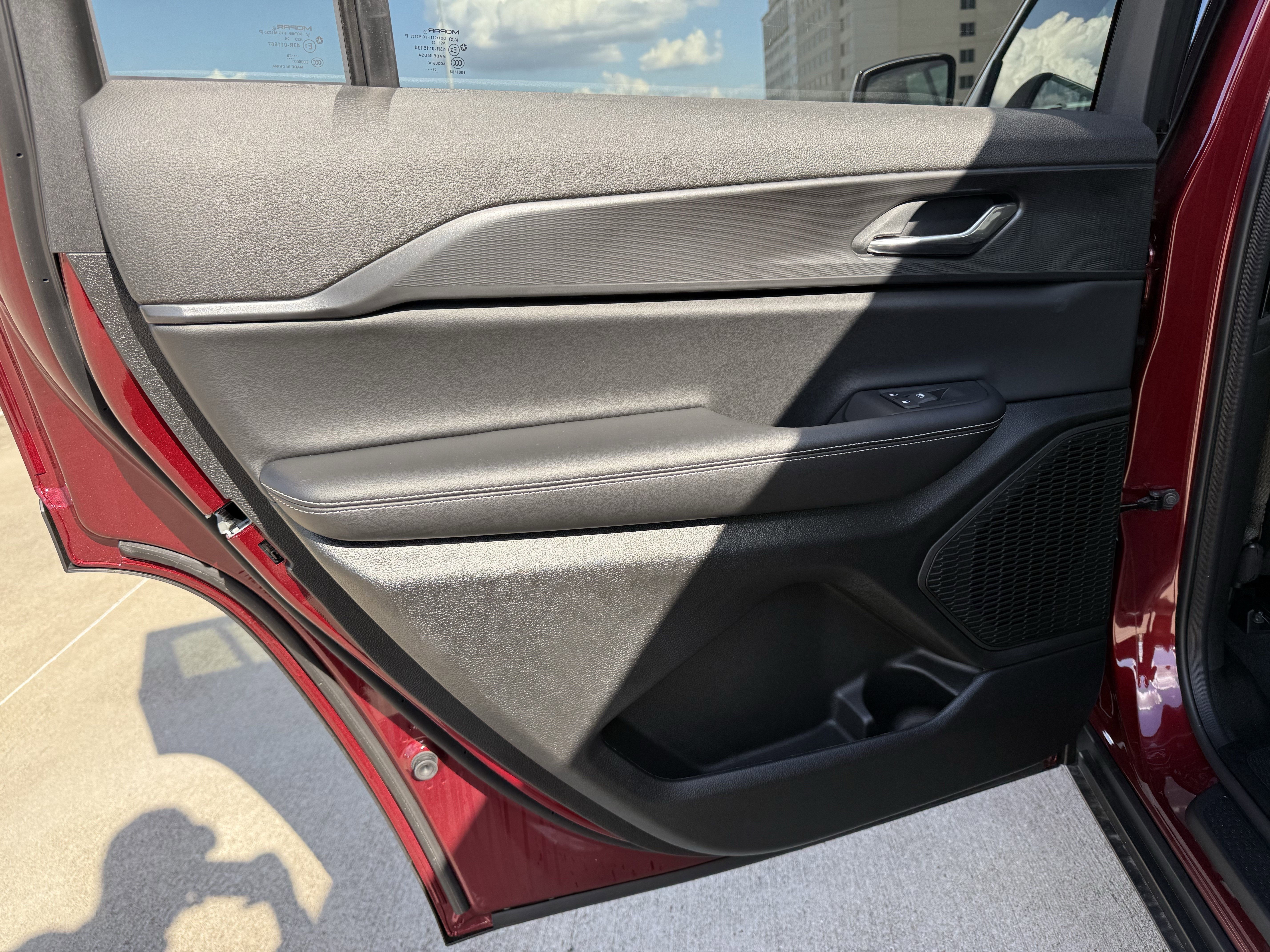 2025 Jeep Grand Cherokee L GRAND CHEROKEE L LAREDO 4X2