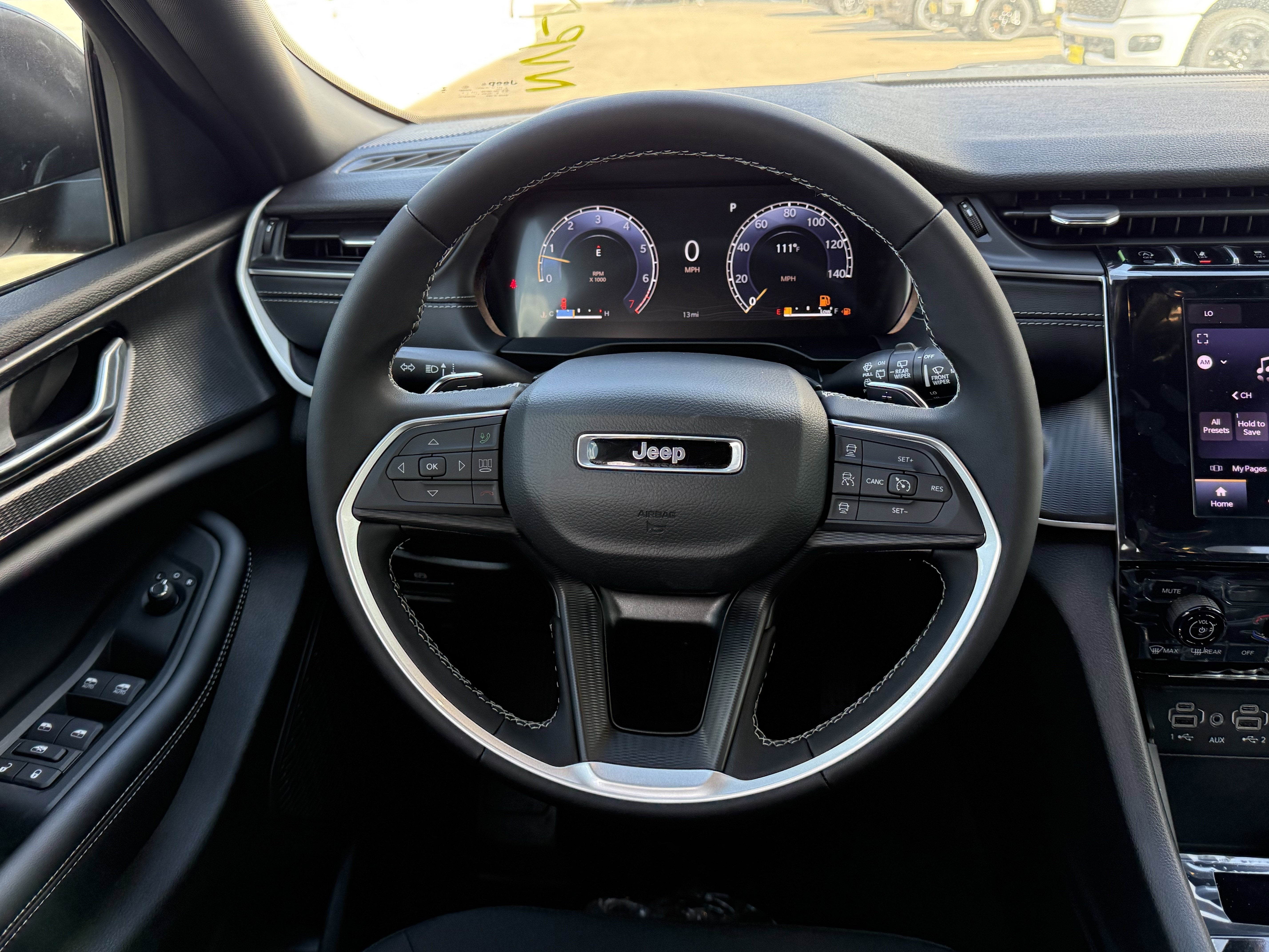 2025 Jeep Grand Cherokee L GRAND CHEROKEE L LAREDO 4X2