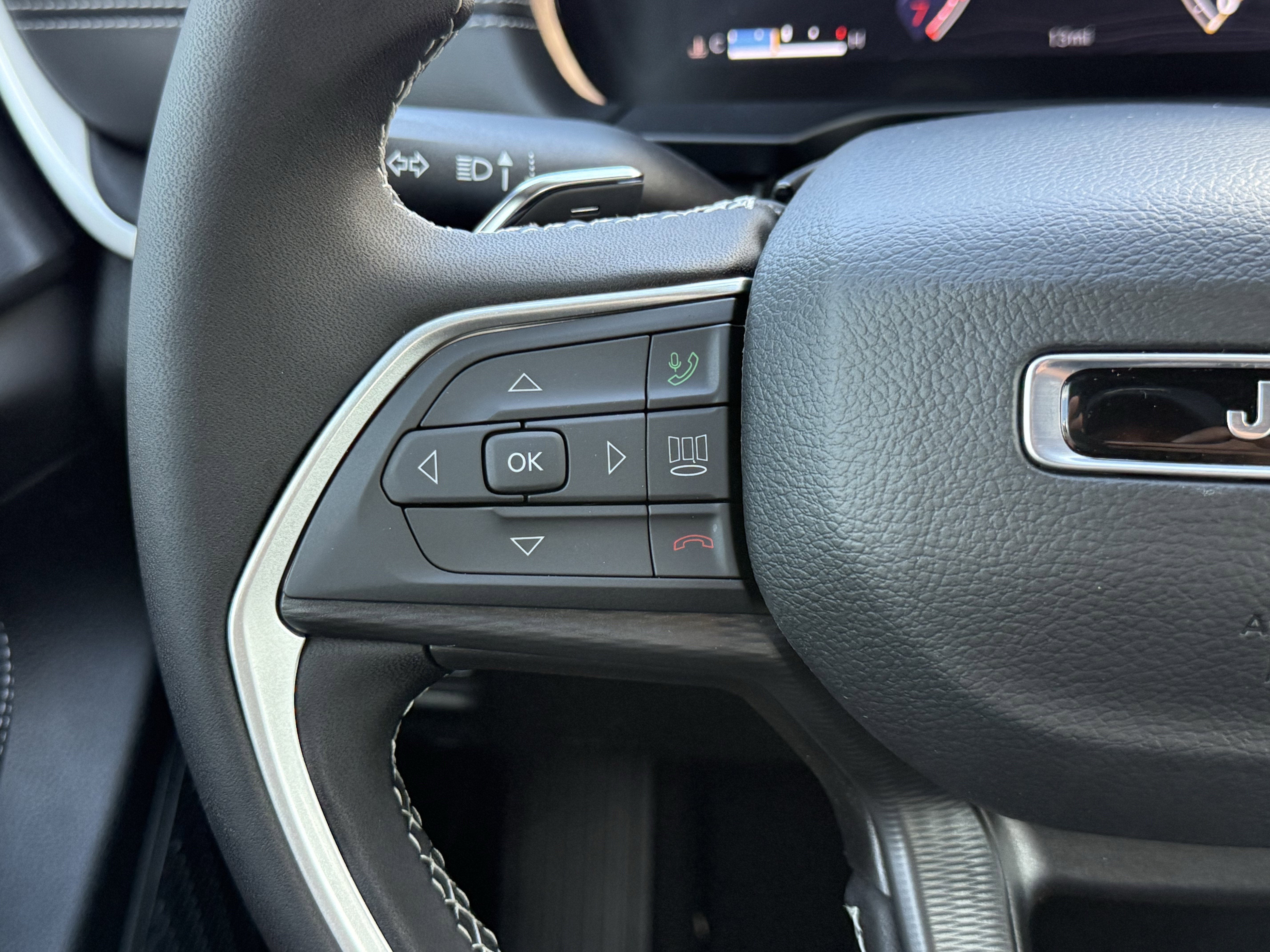 2025 Jeep Grand Cherokee L GRAND CHEROKEE L LAREDO 4X2