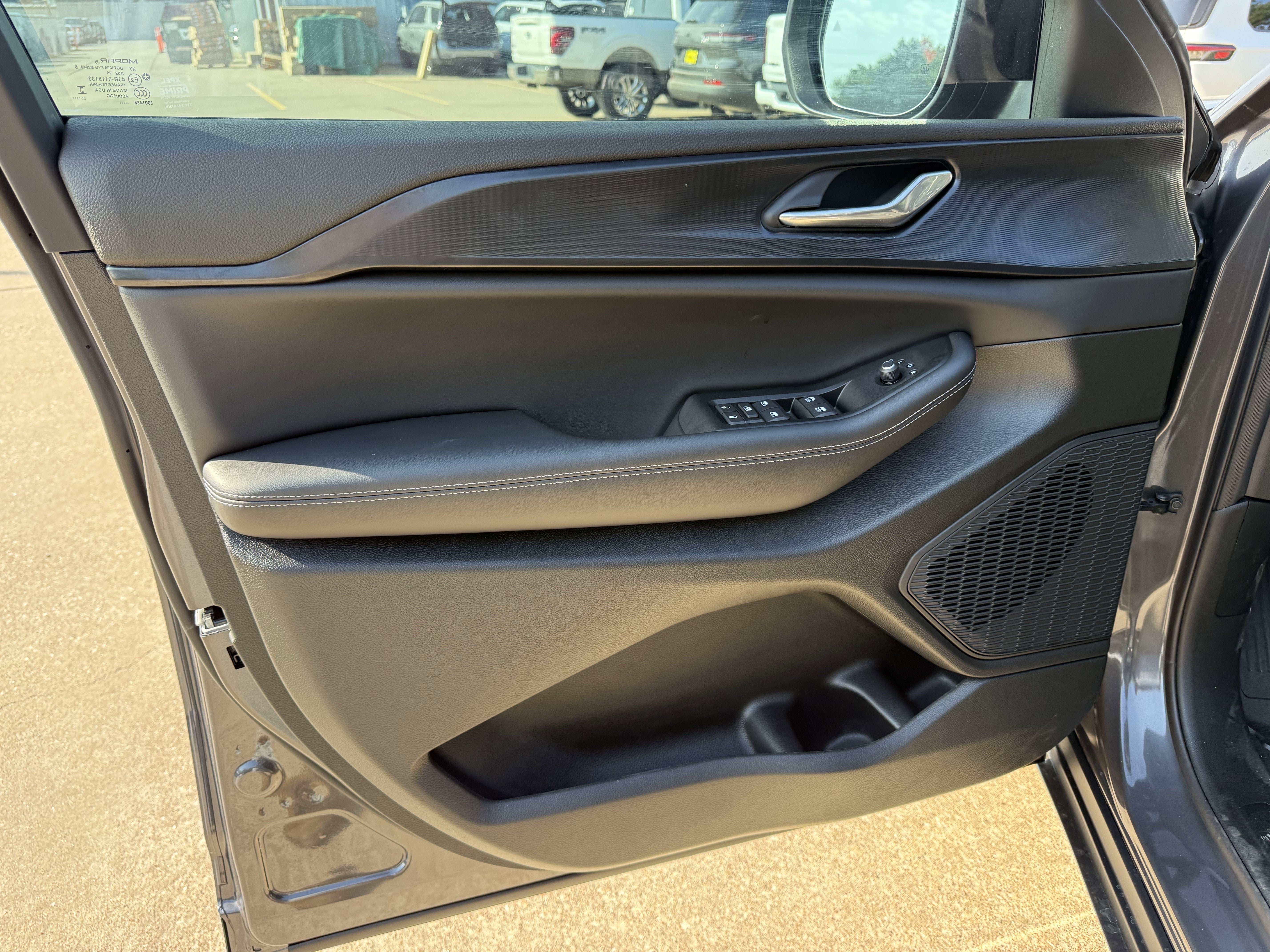 2025 Jeep Grand Cherokee L GRAND CHEROKEE L LAREDO X 4X2