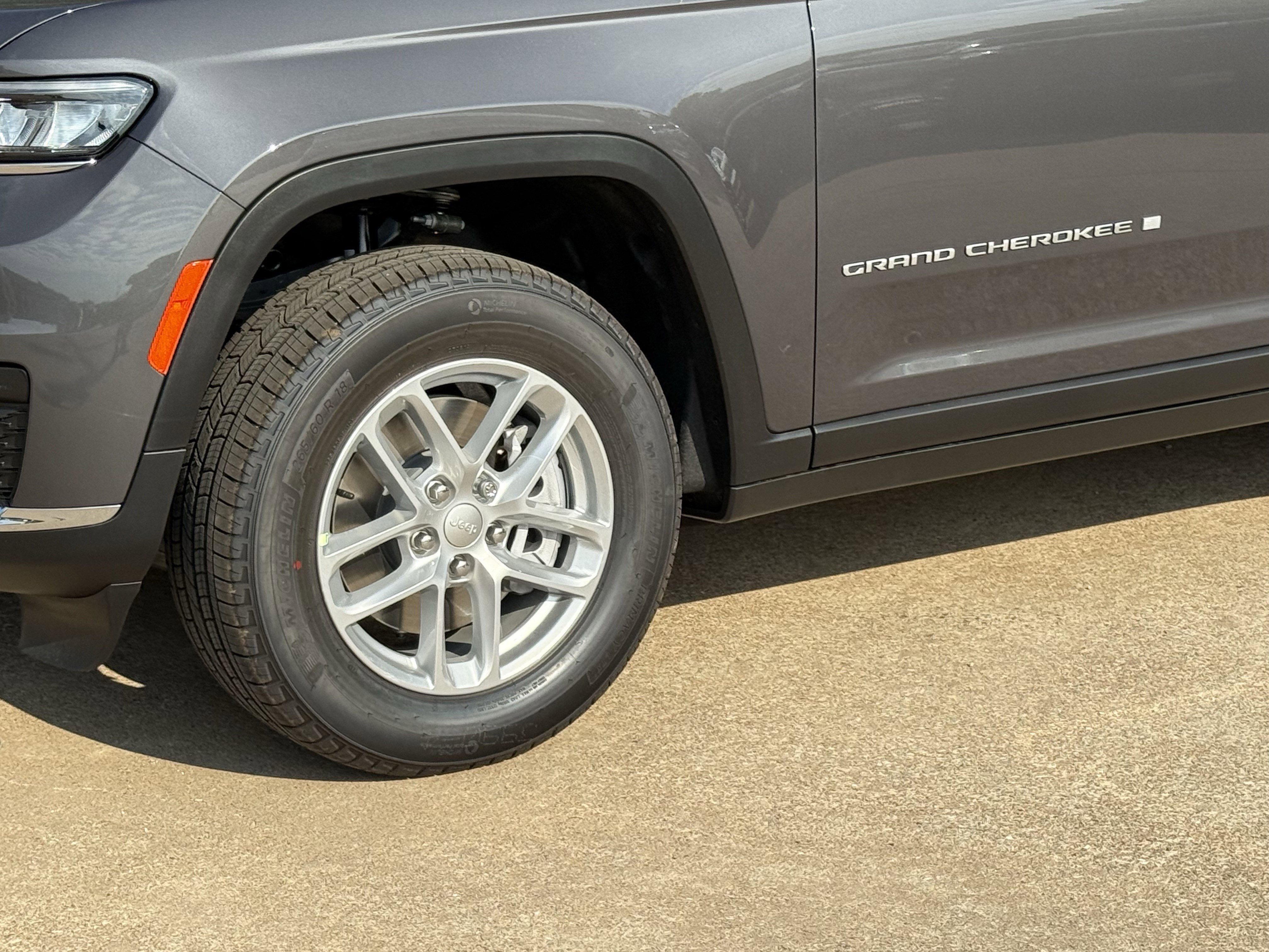 2025 Jeep Grand Cherokee L GRAND CHEROKEE L LAREDO X 4X2