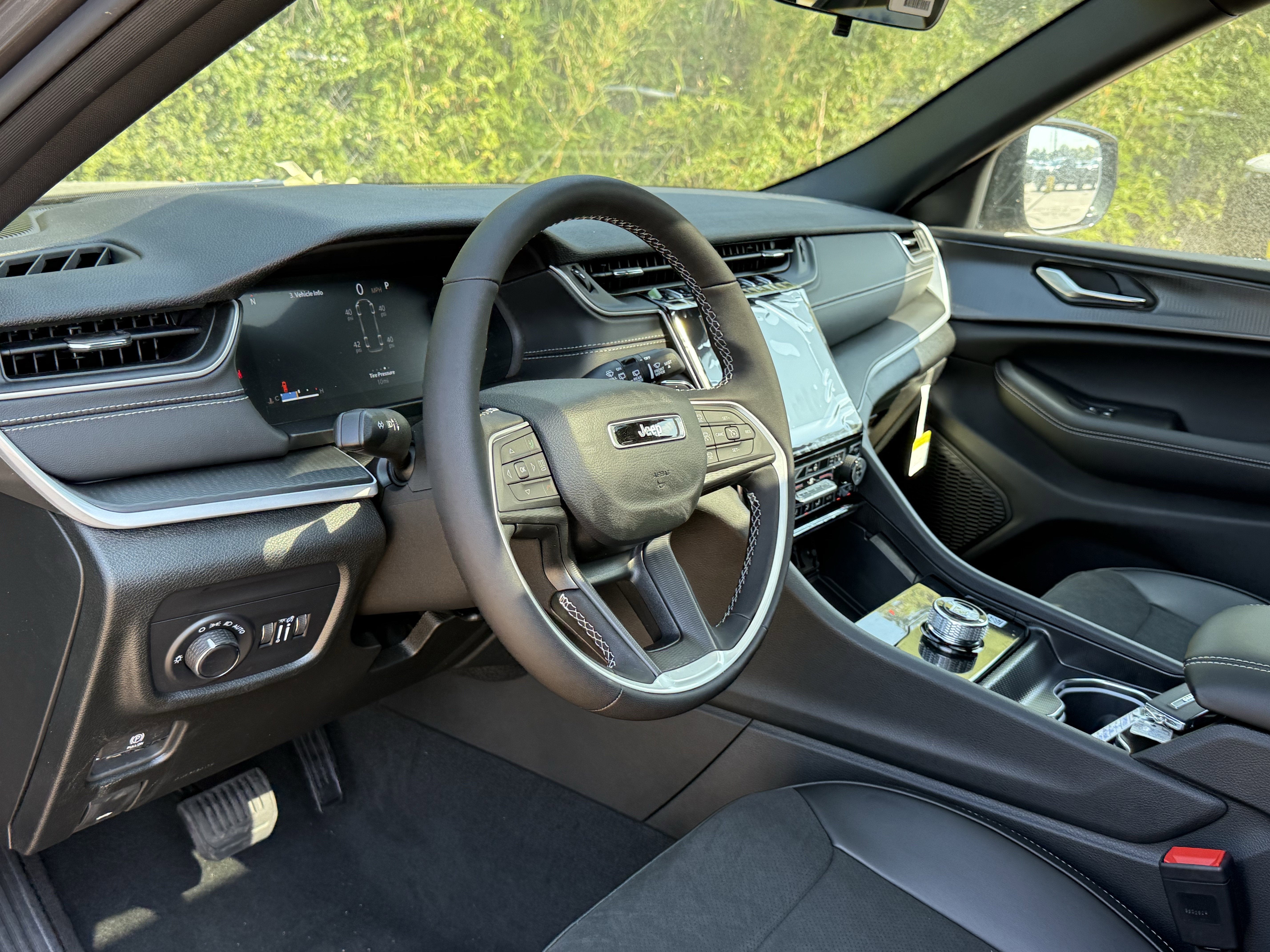 2025 Jeep Grand Cherokee L GRAND CHEROKEE L ALTITUDE X 4X2