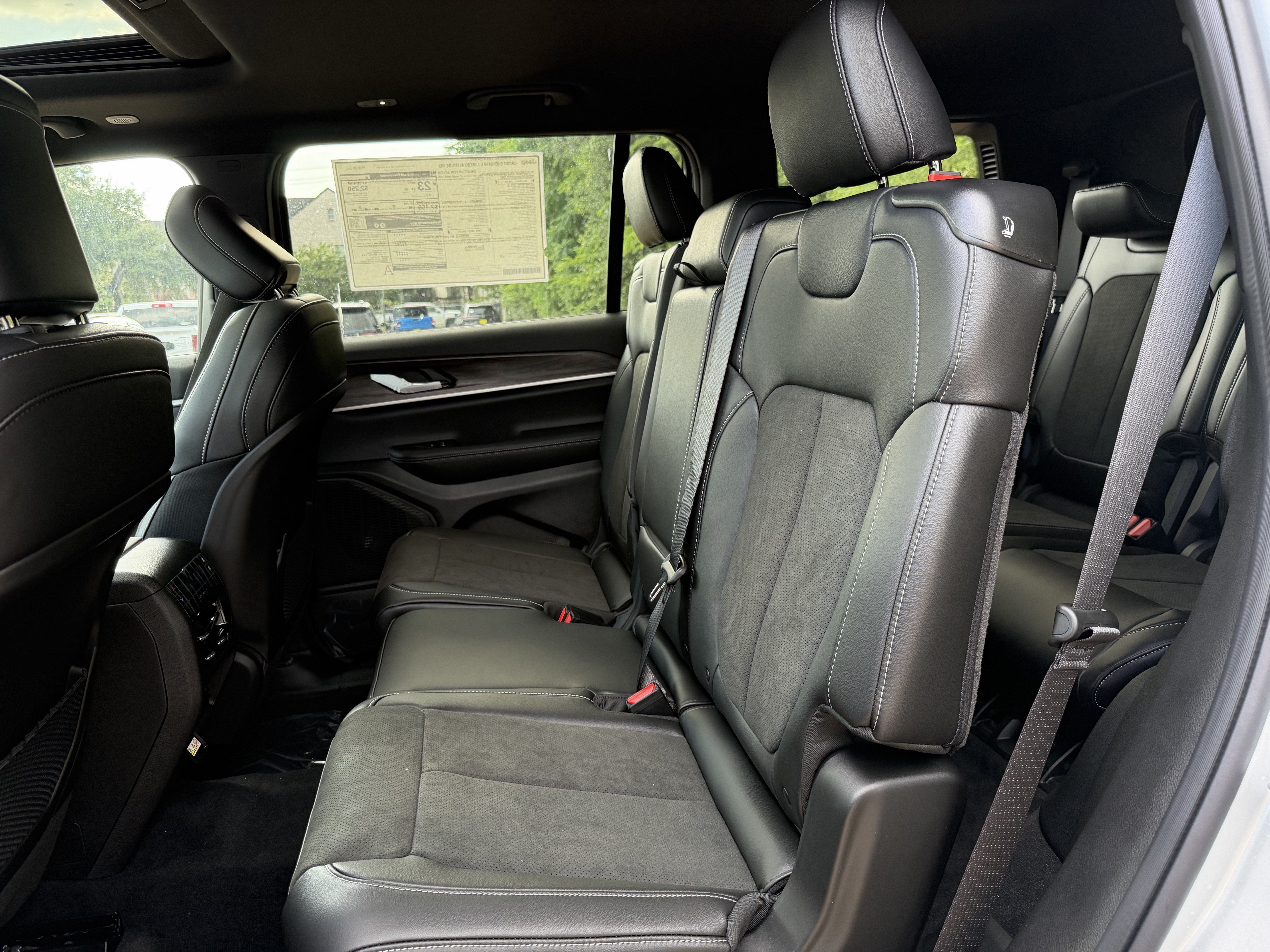 2026 Jeep Grand Cherokee L Laredo Altitude