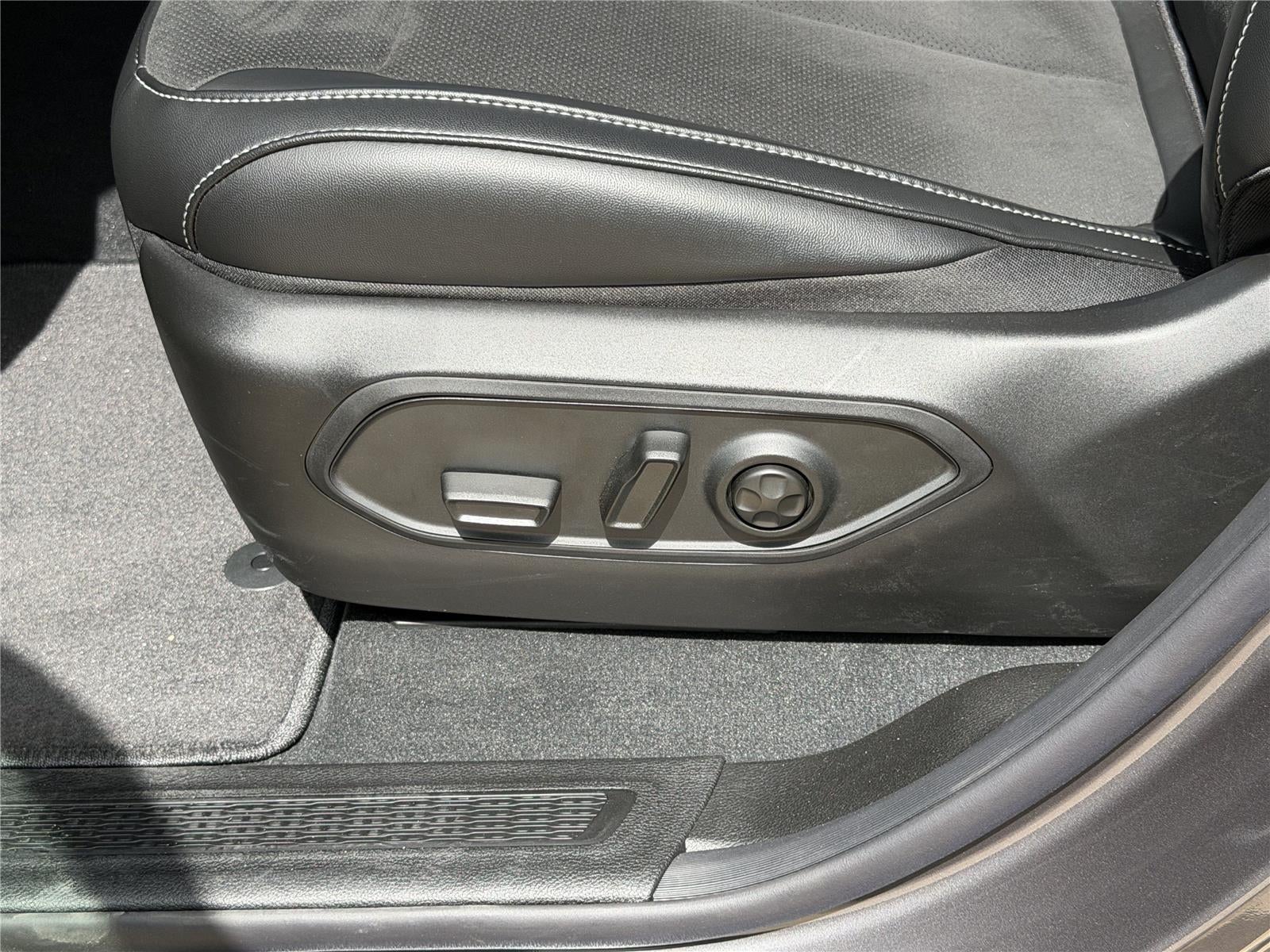 2026 Jeep Grand Cherokee L Laredo Altitude